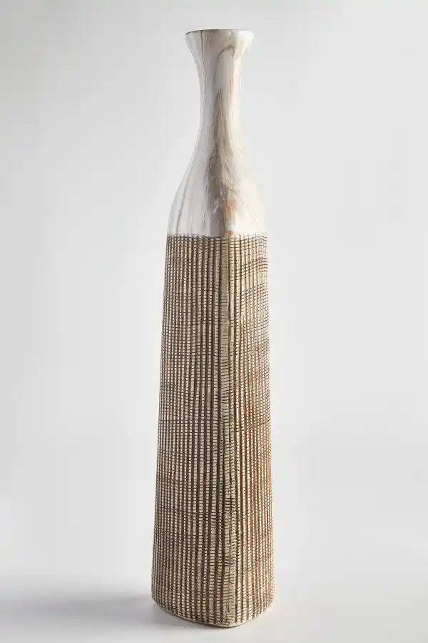 Uzun Vazoların Dekorasyondaki Yeri ve Seçiminde Dikkat Edilmesi Gerekenler