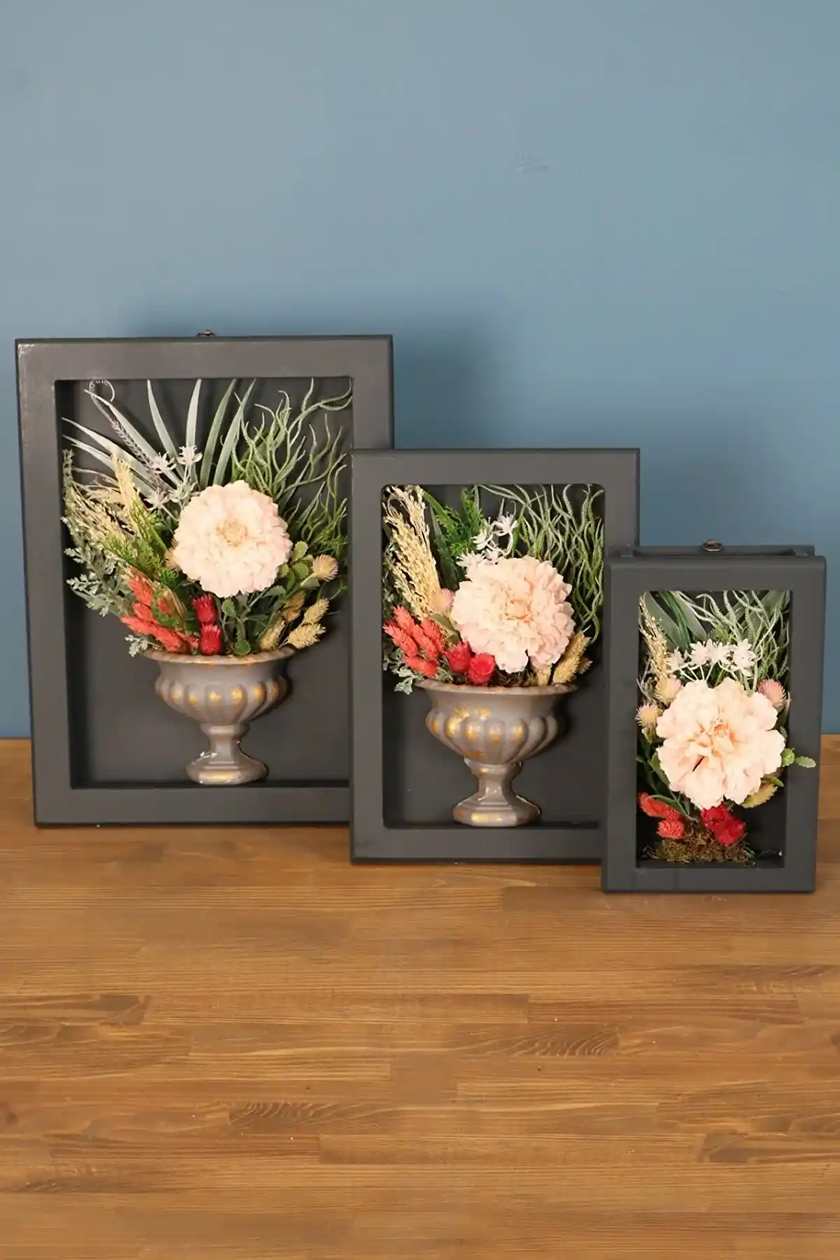 Yapay Çiçekli Tablolar: Estetik ve Dayanıklılığı Bir Arada Sunan Dekorasyon Seçenekleri