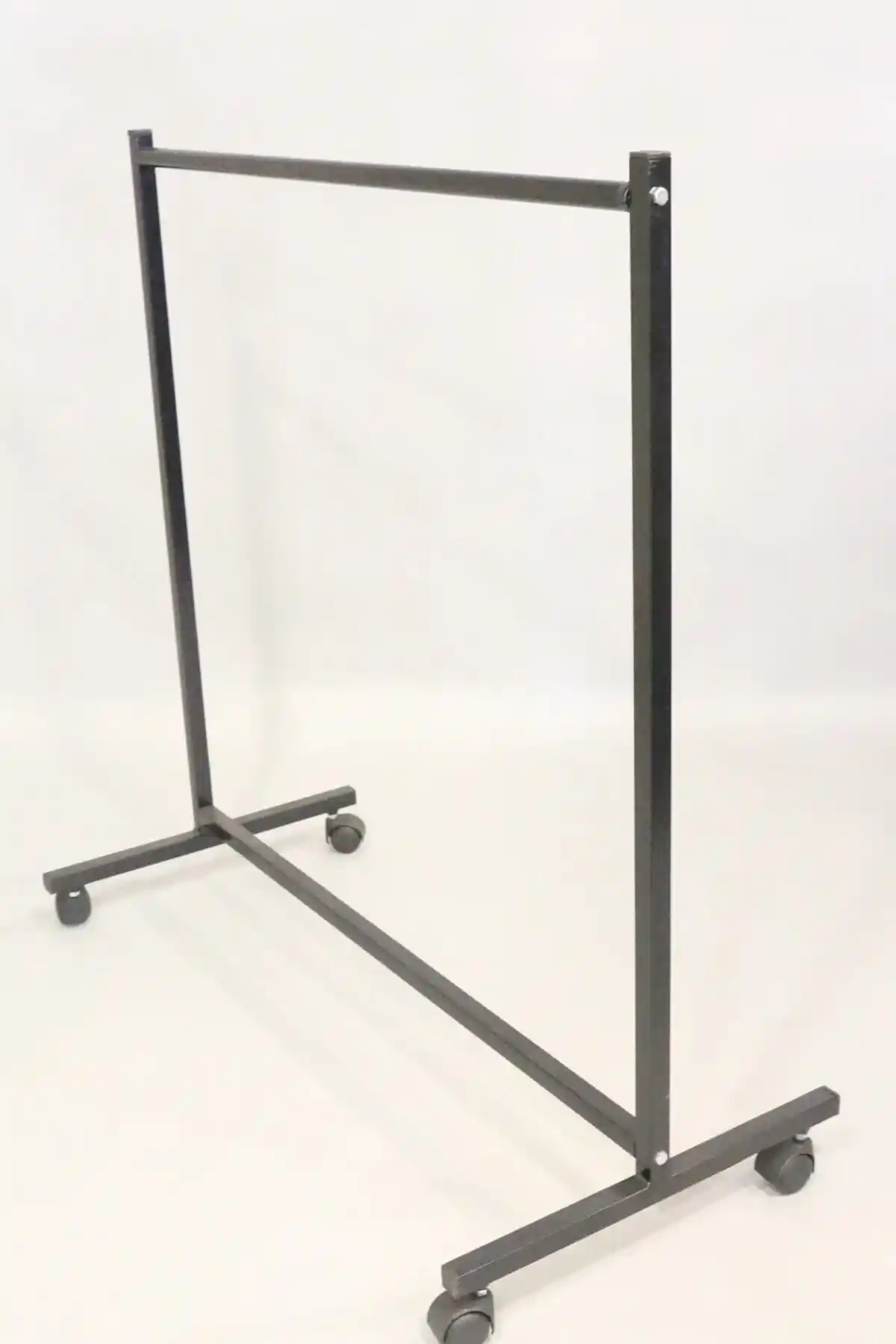 Acar Raf ve Metallica Konsept Askılıklarının Karşılaştırması ve Özellikleri