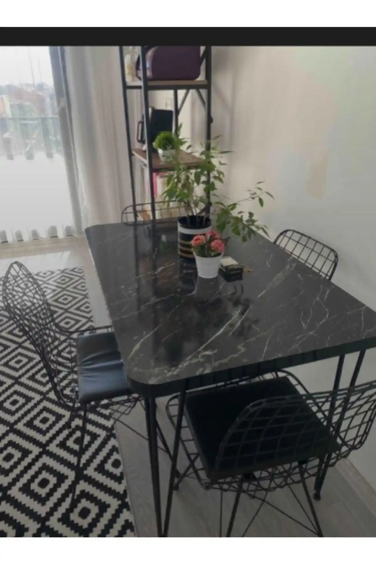 ASENA ECE GÜLEŞEN ve STONE CONCEPT MOBİLYA Yemek Masası ve Sandalye Takımı Karşılaştırması