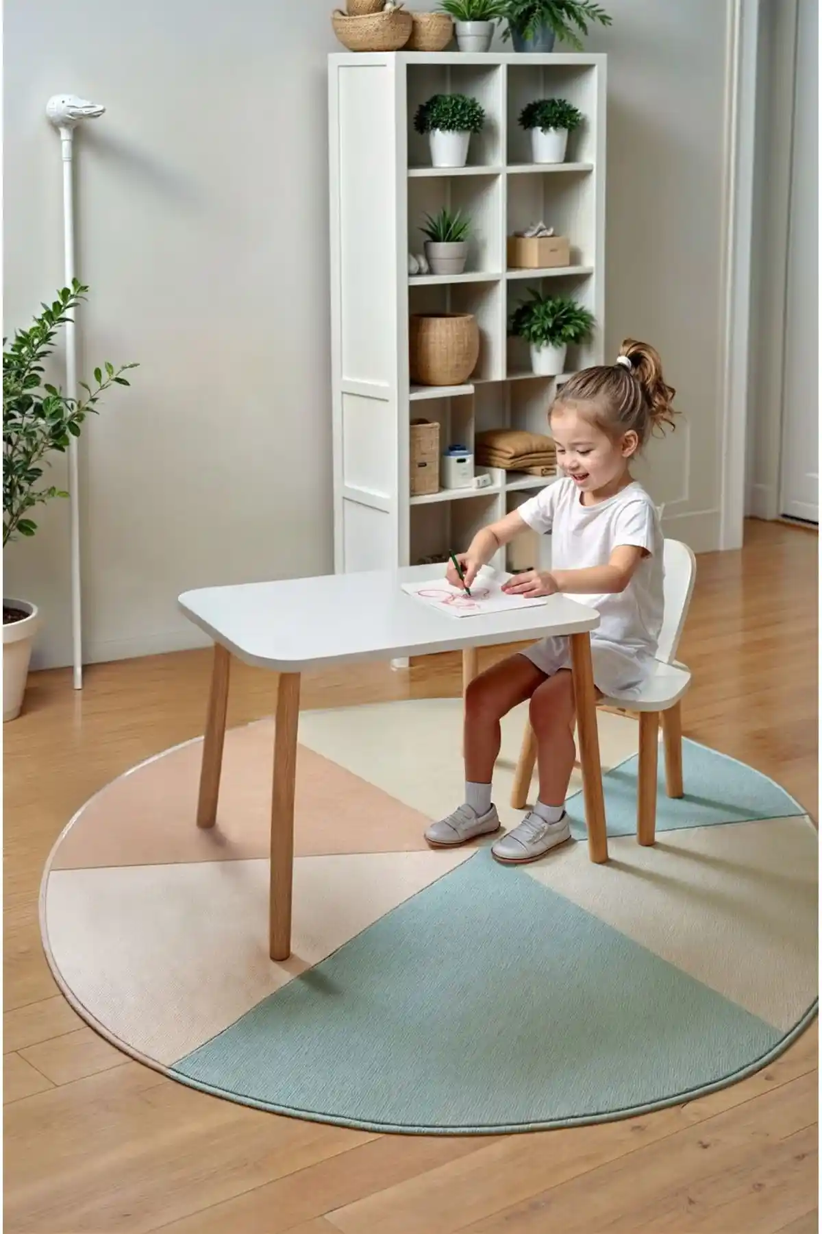 Çocuklar İçin Masa ve Sandalye Setleri Karşılaştırması: Bee Smart ve YüceerHome