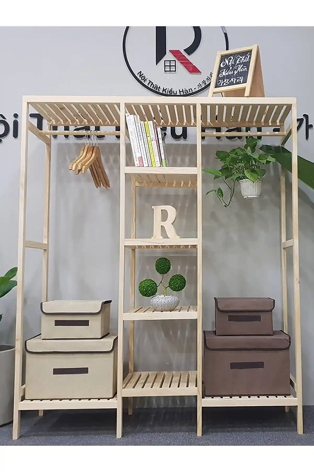 Hazel Mobilya Açık Gardrop ve Kollektiv Home Metal Askılık Karşılaştırması