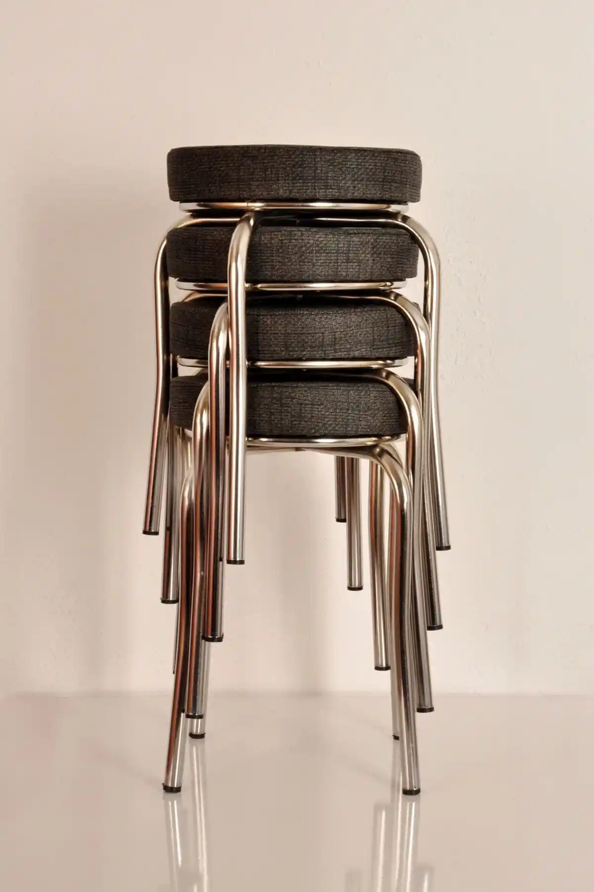 Mutfak ve Balkon İçin Dayanıklı ve Şık 4'lü Tabure Karşılaştırması