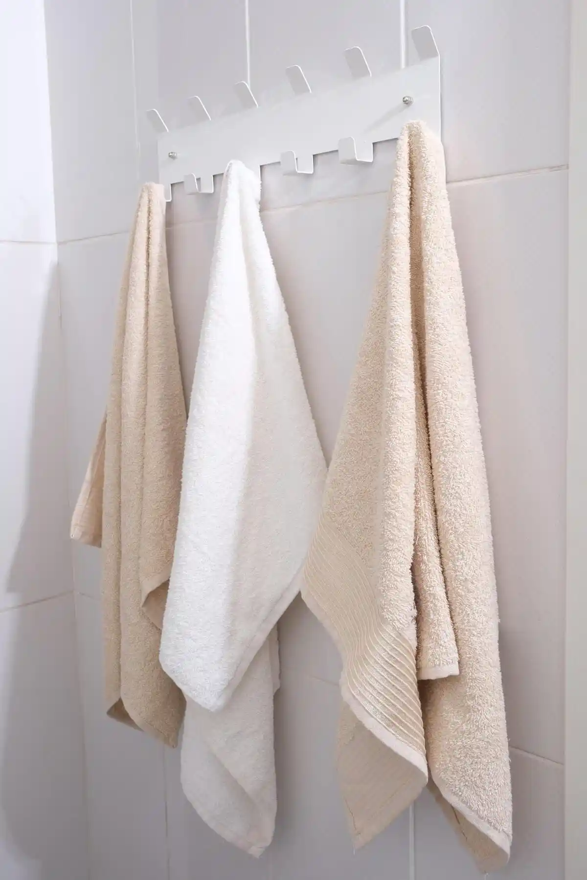 Risingmaber Beyaz ve Siyah Metal Kapı Arkası Askılıklarının Karşılaştırması