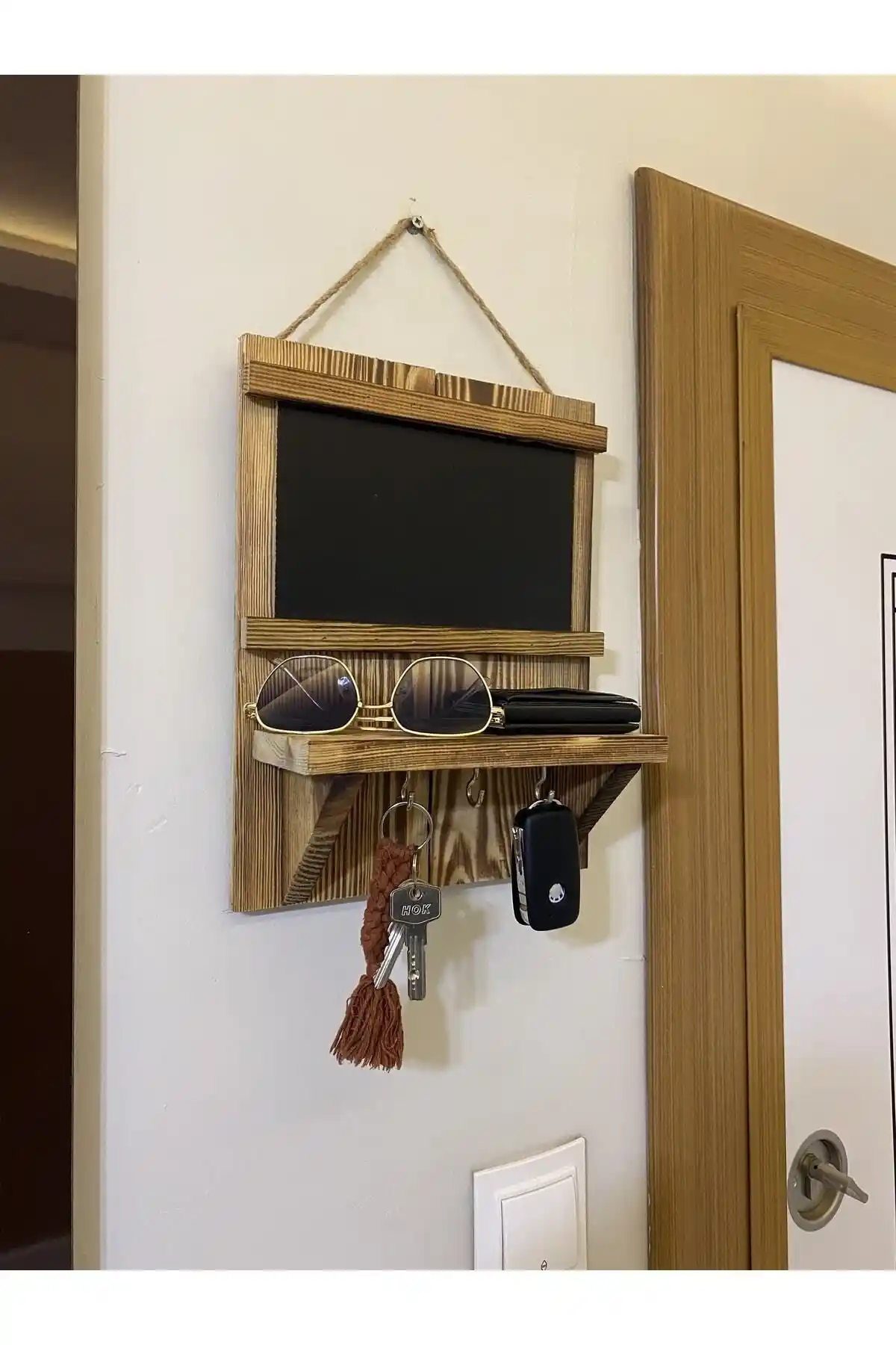 ViraHome ve Zeo Wood Design Ahşap Anahtarlık Askısı Karşılaştırması