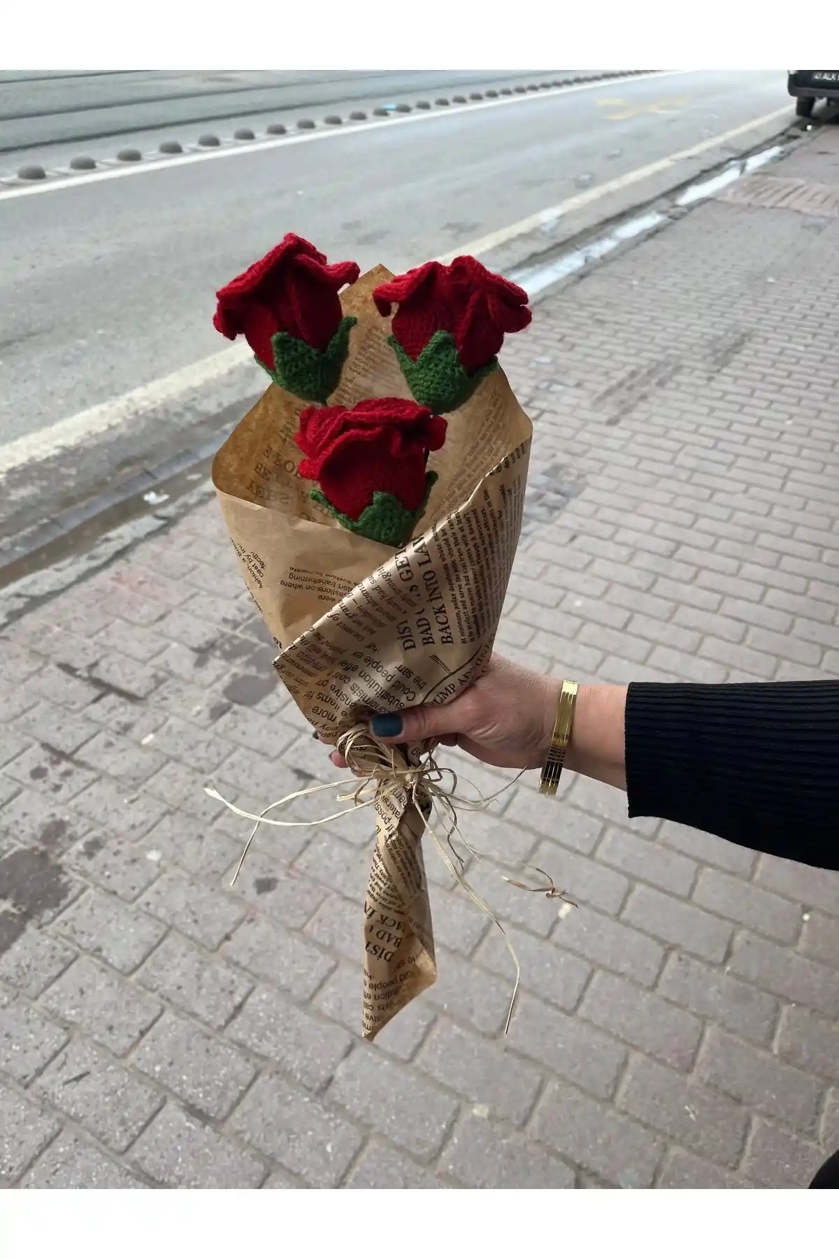 3’lü Gül Buketi ile Dekorasyonunuzu Zenginleştirin ve Şıklık Katın