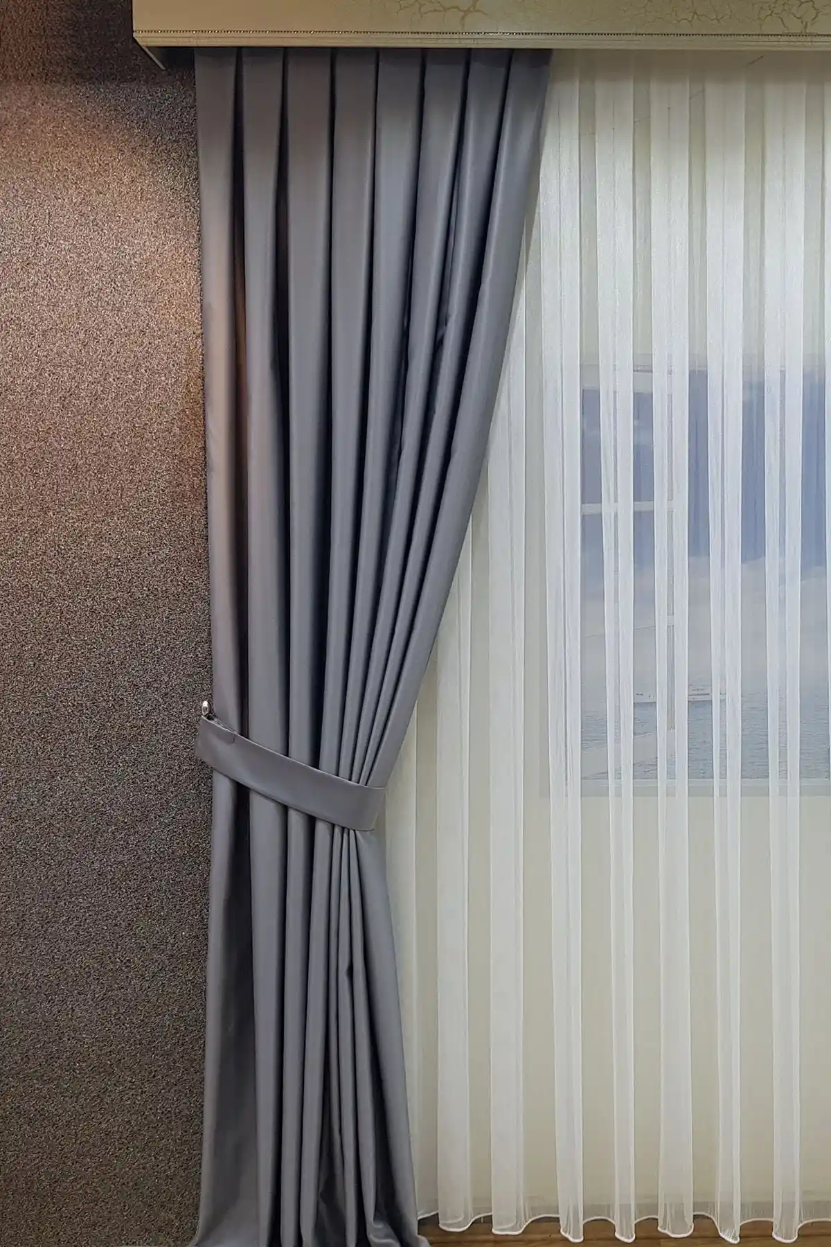 Açık Gri Fon Perde ile Dekorasyonda Şıklık ve Fonksiyonellik Sağlama Rehberi