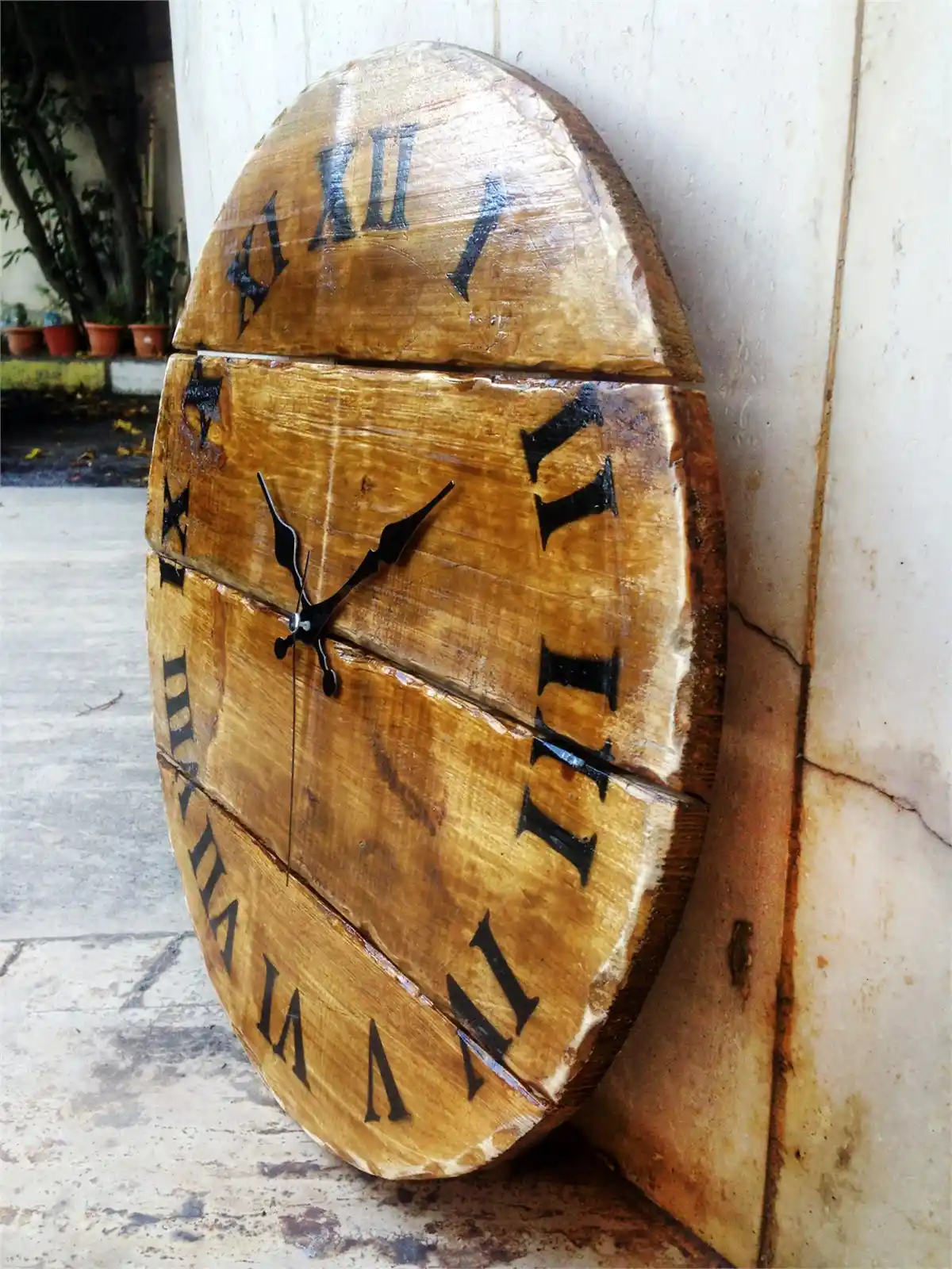 Ahşap Duvar Saatleri Dekorasyonda Doğallık ve Şıklığın Buluşması