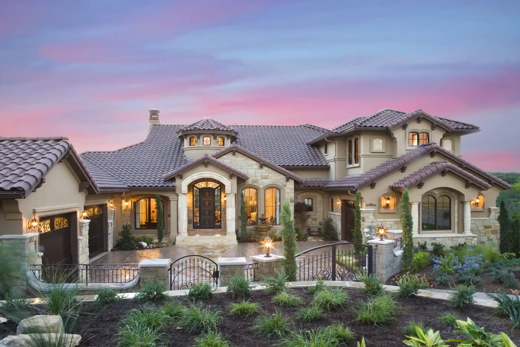 Akdeniz ve İngiliz Tarzının Buluşmasıyla Modern ve Şık Ev Dekorasyonu Rehberi