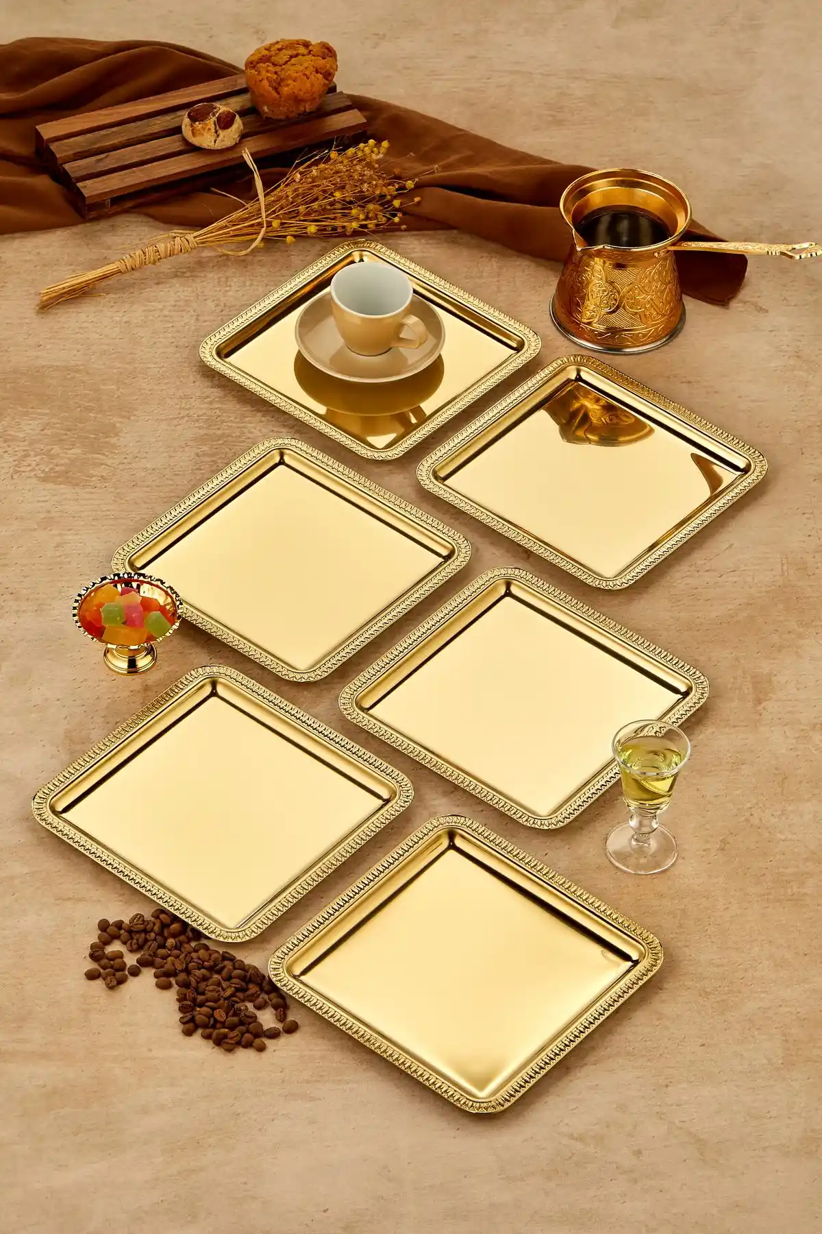 Altın Sunum Tepsisi ile Dekorasyonda Şıklık ve Zarafetin En Güçlü Yolu