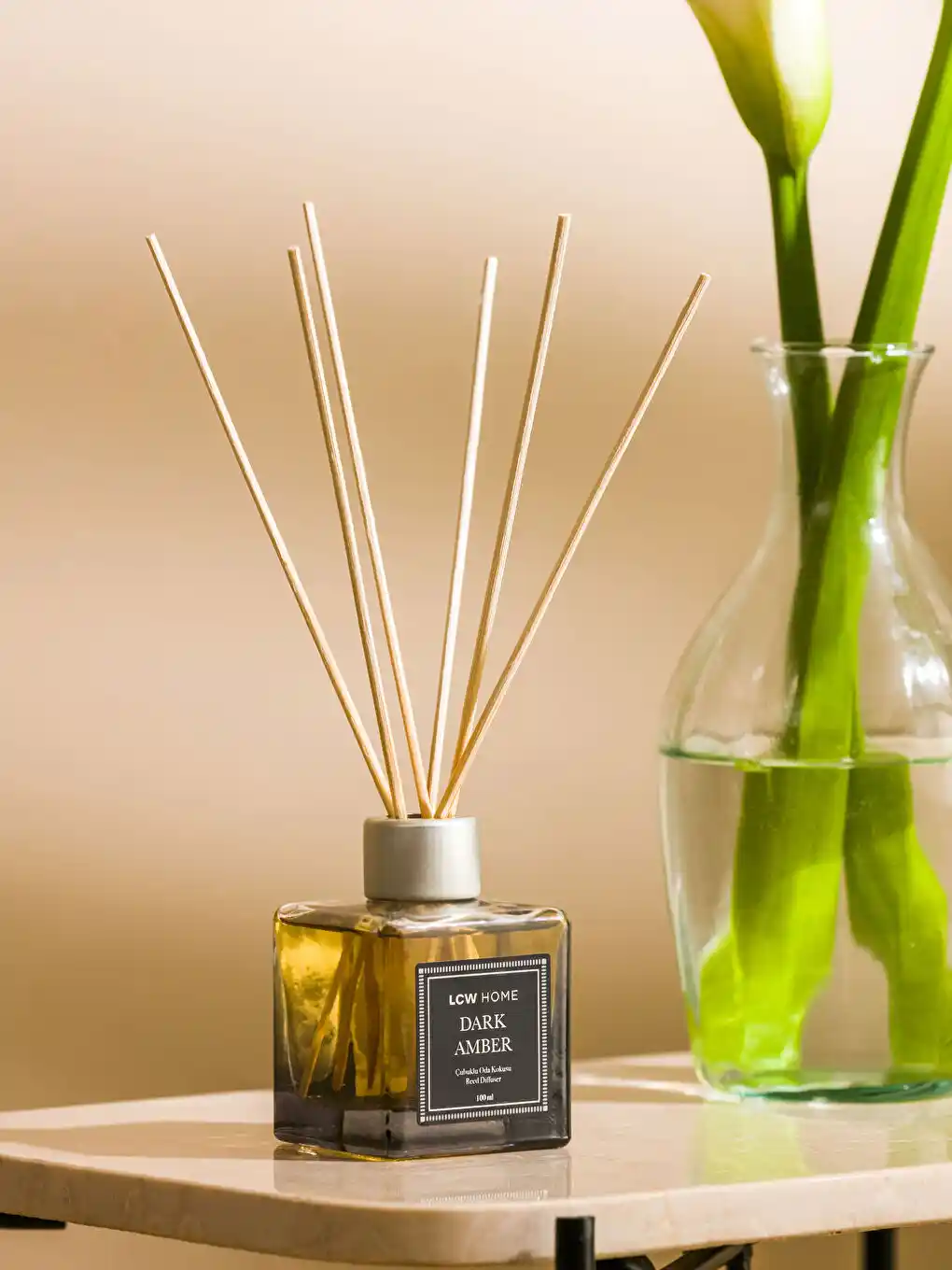 Amber Kokusu ile Dekorasyonda Zarif ve Sıcak Atmosfer Yaratma Rehberi