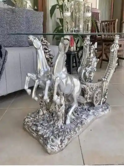 Atlı Sehpa ile Dekorasyonda Şıklık ve Çok Fonksiyonluluk Sağlayan Tasarım