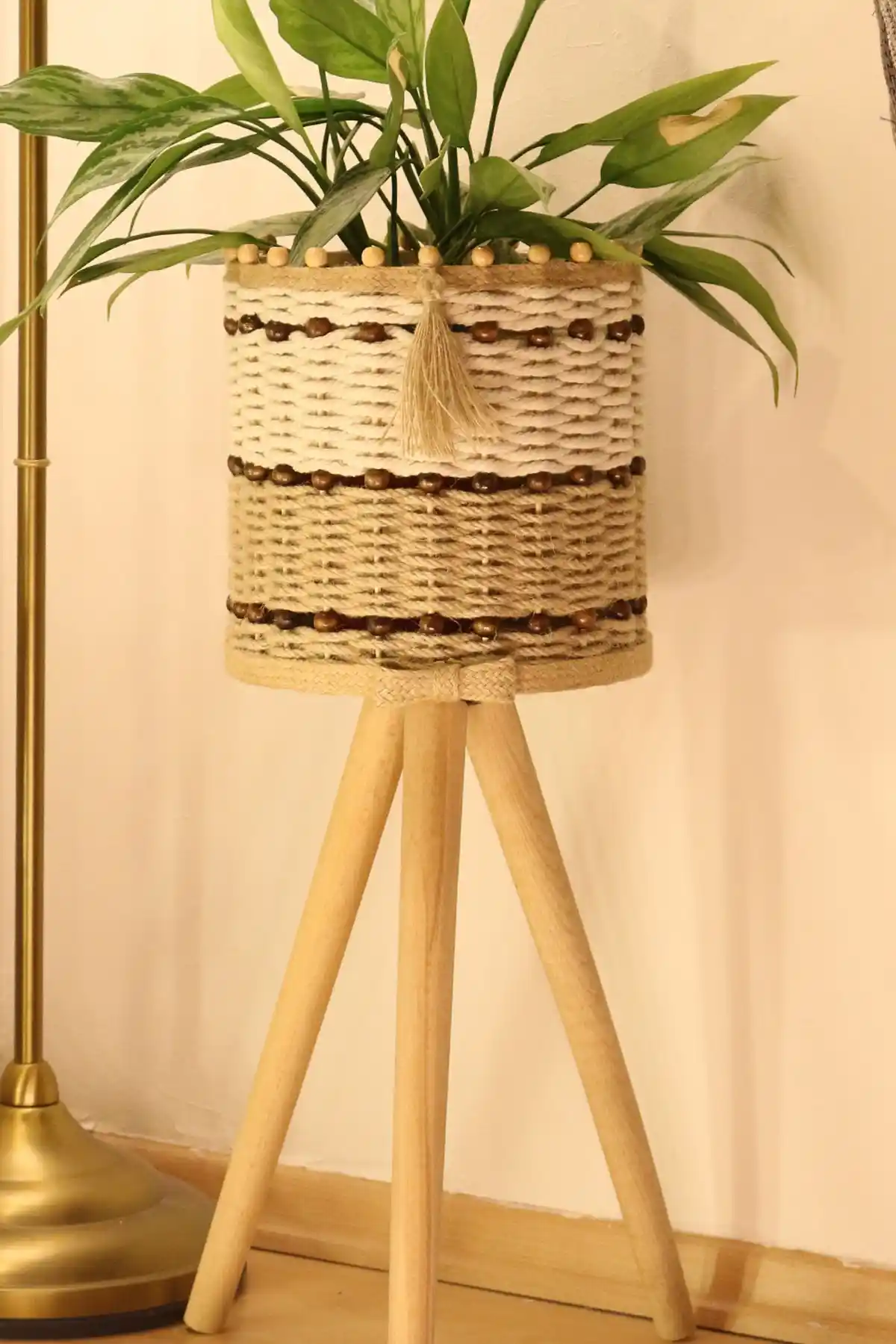 Ayaklı Hasır Sepetlerle Dekorasyonda Şıklık ve İşlevsellik Sağlayan Çözümler