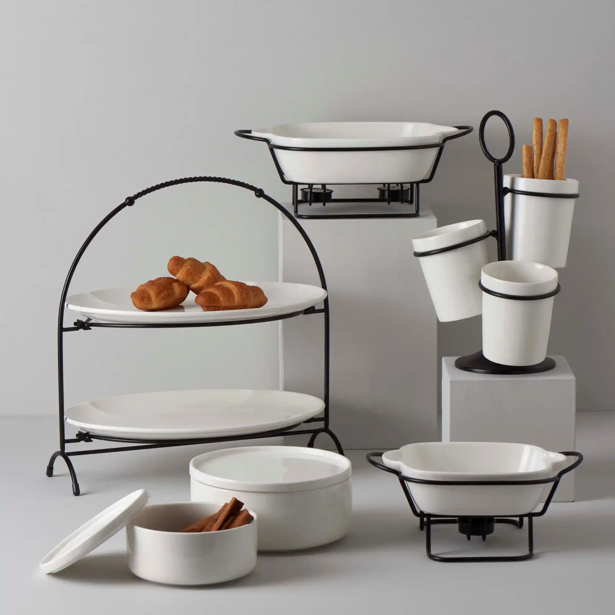 Ayaklı Sunumluklar ile Dekorasyonda Şıklık ve Fonksiyonellik Artırıcı Çözümler