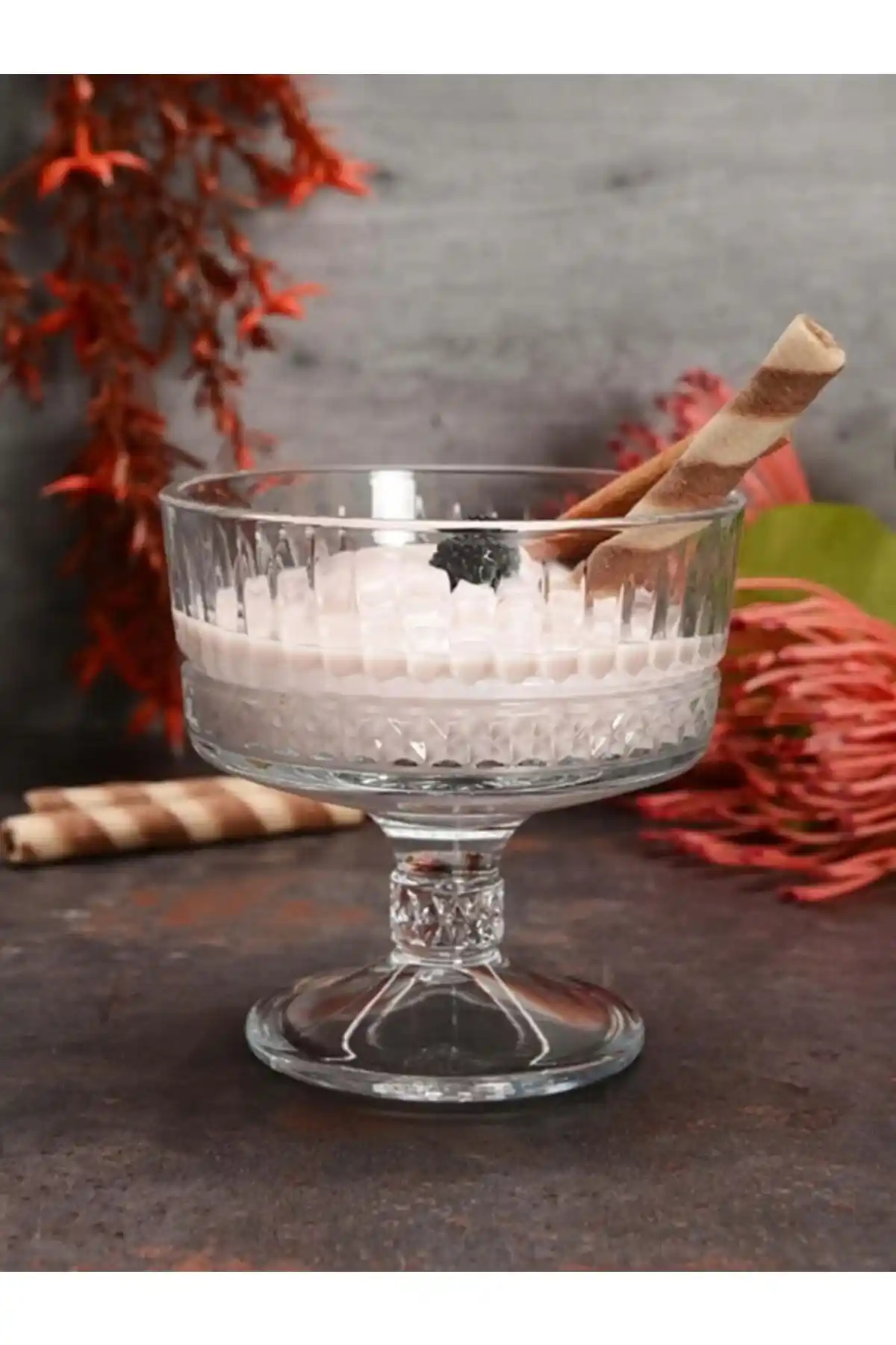 Ayaklı Tatlı Kupları ile Dekorasyon ve Sunumda Zarafet ve İşlevsellik Artışı