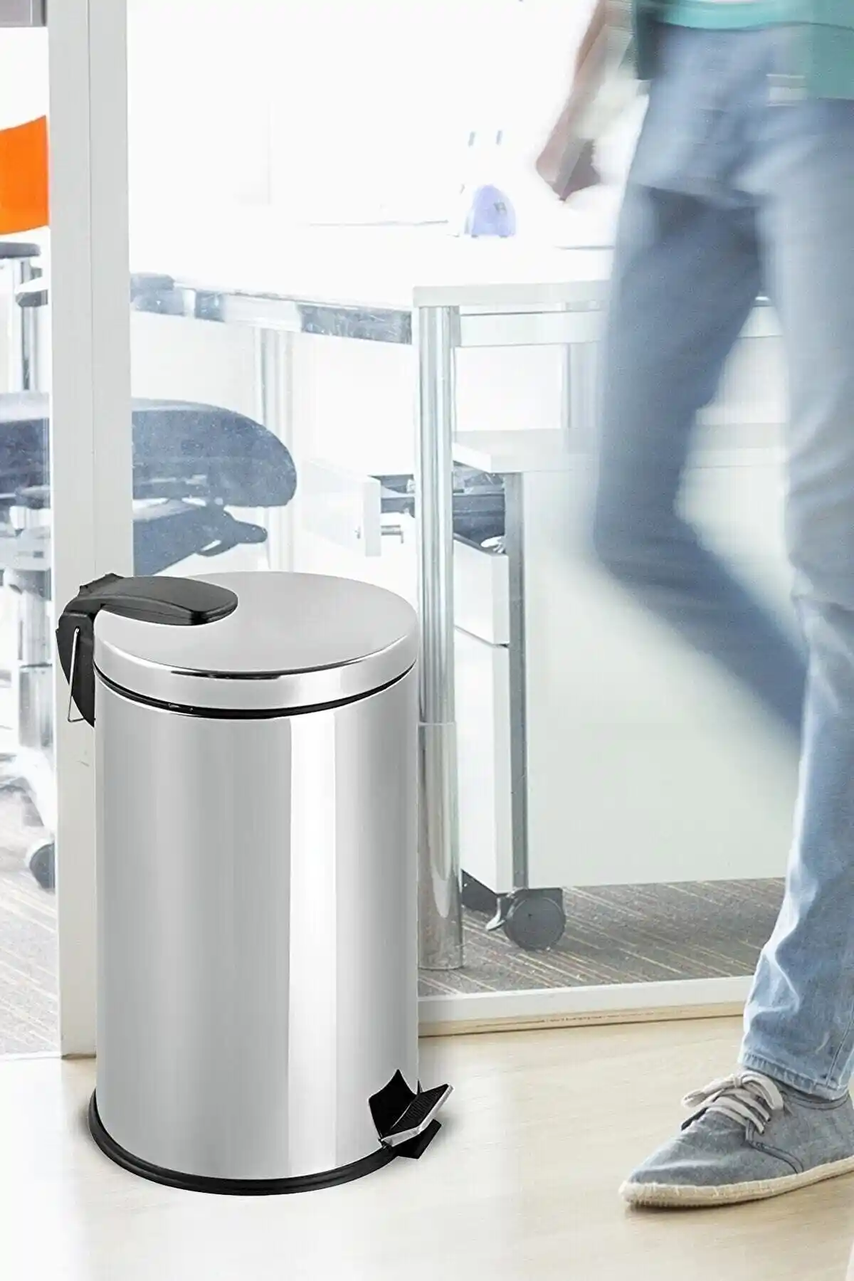 Balkon Dekorasyonunda Çöp Kovası Seçimi ve Yaratıcı Kullanım İpuçları