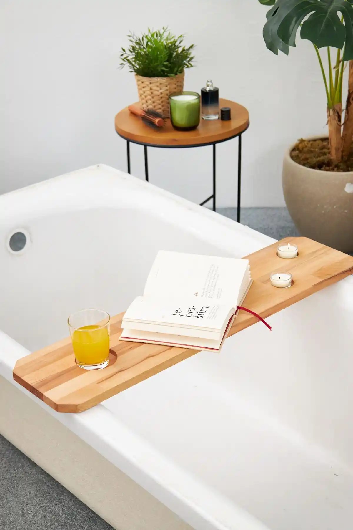 Banyo Dekorasyonunda Küvet Sehpasının Estetik ve Fonksiyonel Rolü