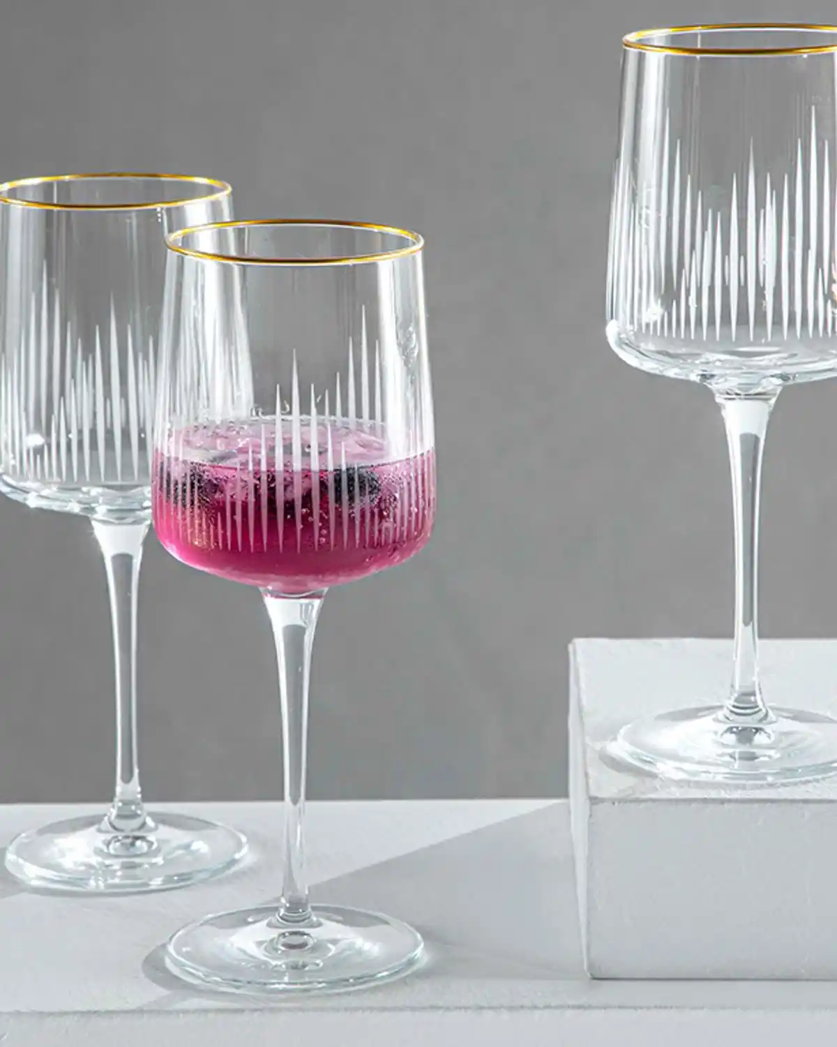 Cam Kadeh Dekorasyonunda Zarif ve Şık Detaylar ile Mekânınızı Güzelleştirin