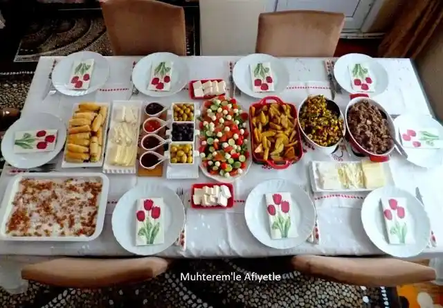 Dekorasyon ve Masa Hazırlama İpuçlarıyla Şık ve İşlevsel Ortamlar Yaratın