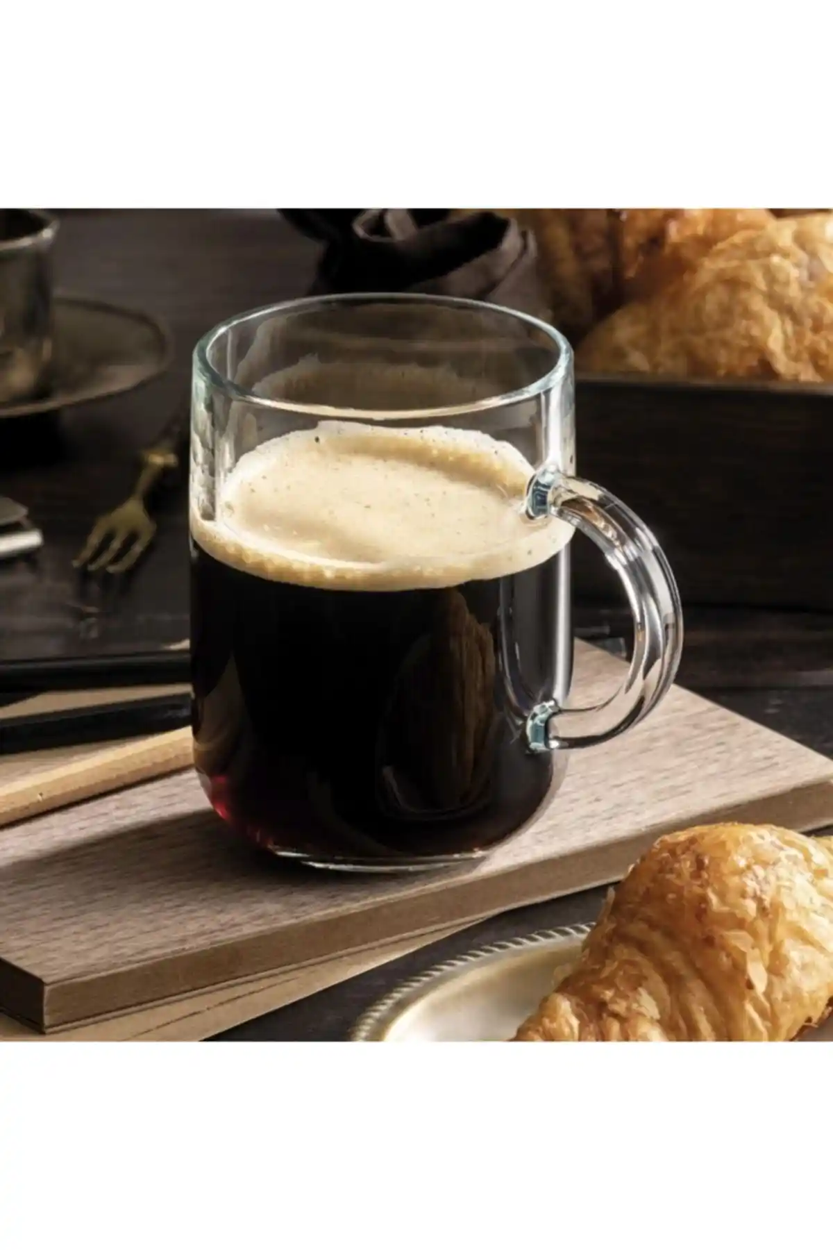 Dekorasyonda Detayların Gücü: Kulplu Çay Fincanları ve Modern Tasarımlar