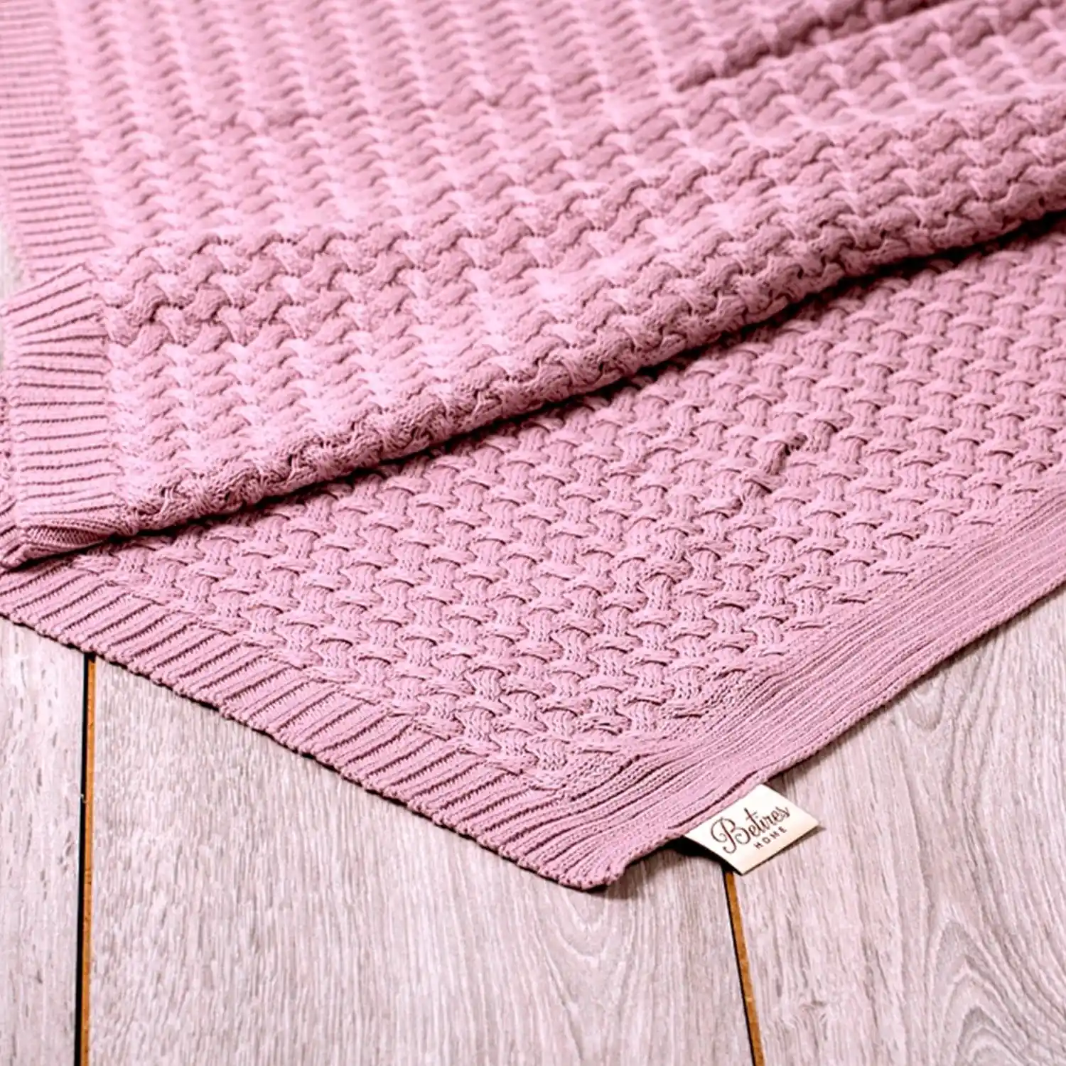 Dekorasyonda Sıcaklık ve Şıklık İçin Örgü Koltuk Şalı Trendleri ve Dekorasyon İpuçları