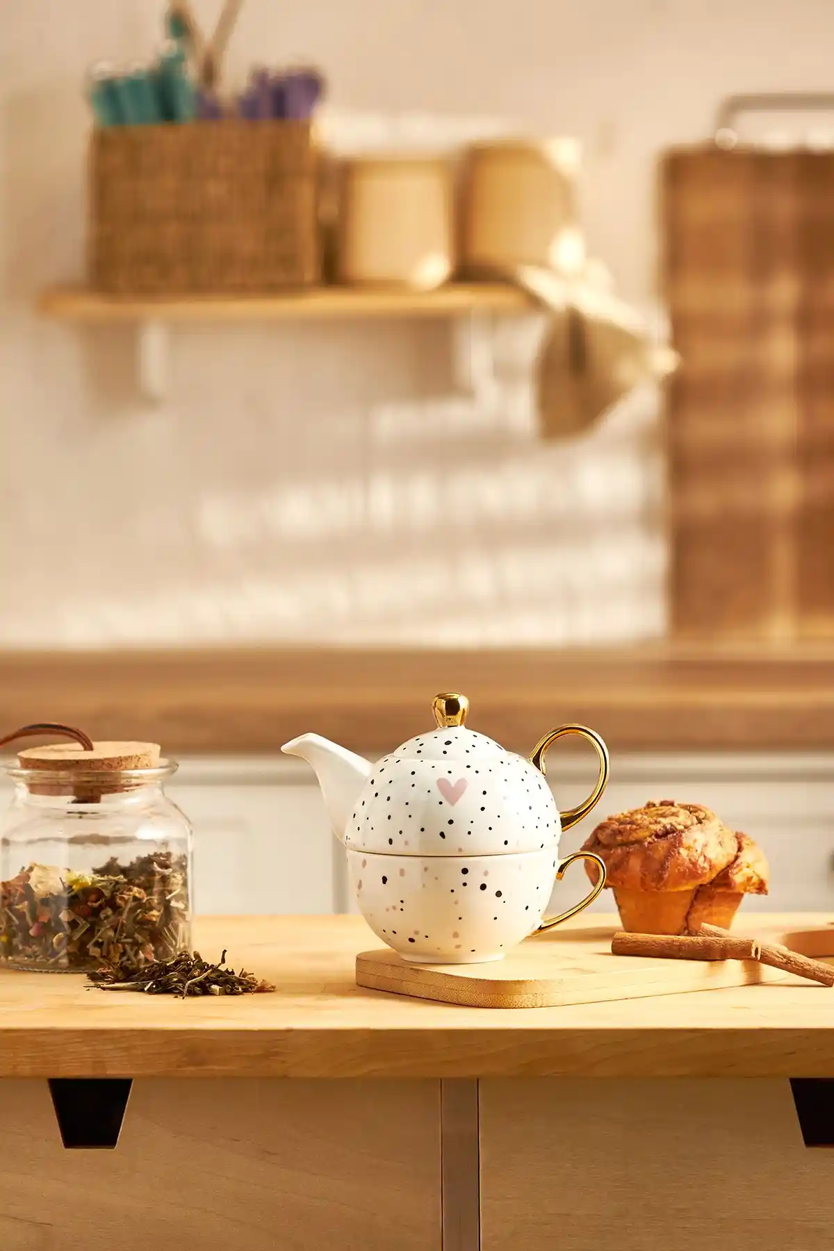 Dekorasyonda Zarif ve Fonksiyonel Demlikli Fincan Setleri Seçenekleri ve Dekorasyon İpuçları