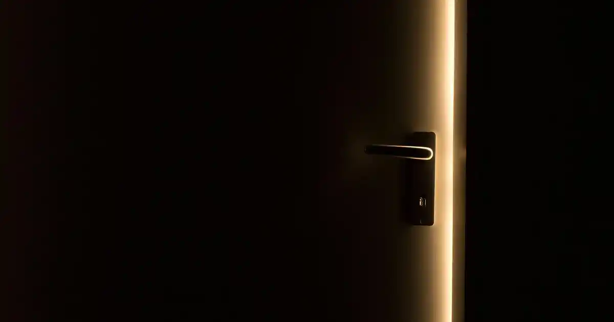 Dekorasyonda Zarif ve Fonksiyonel Karaf Su Şişesi Seçenekleri ve Trendler