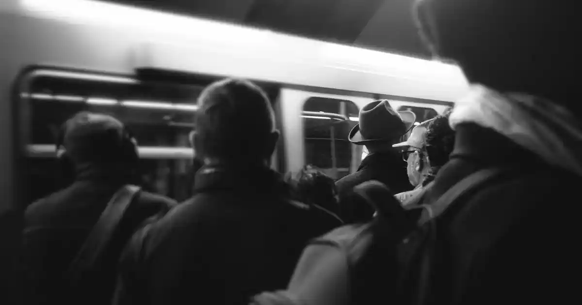 Dekoratif Masa Saatleri ile Mekânınıza Şıklık ve Fonksiyonellik Katın