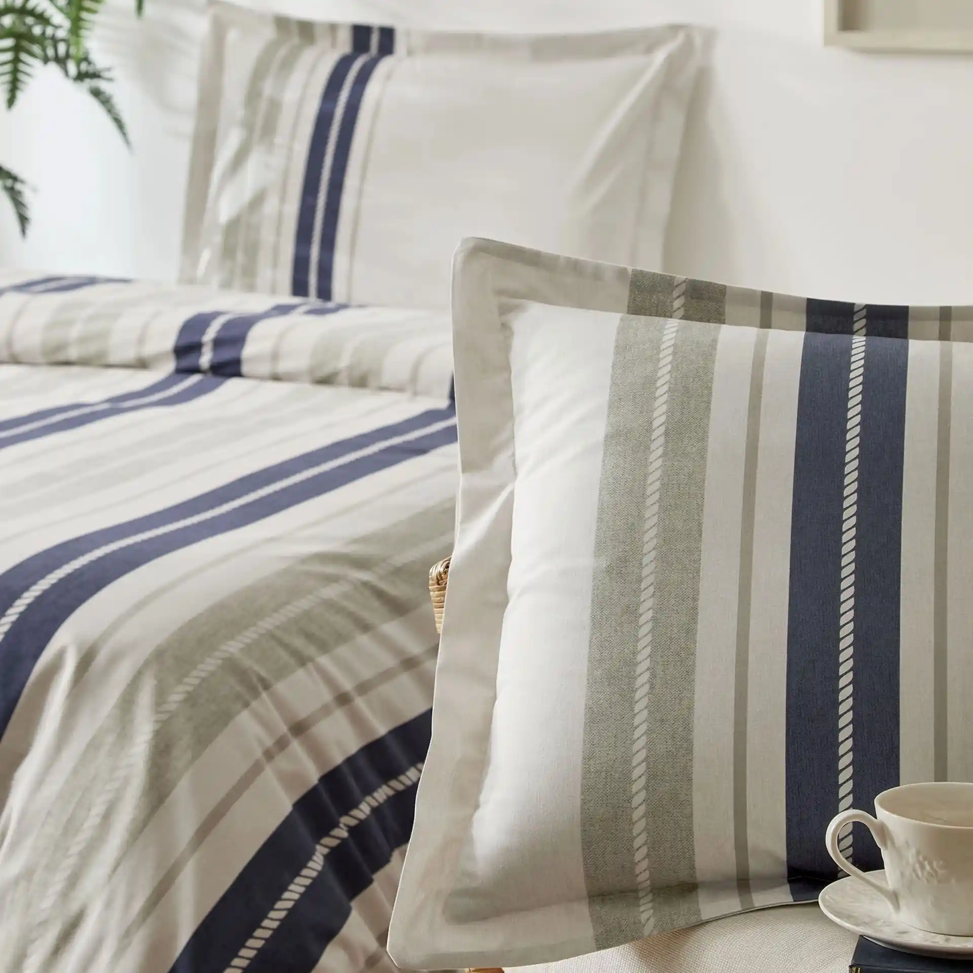 Deniz Temasıyla Şık ve Konforlu Yatak Odası Dekorasyonu İçin Marin Nevresim Takımları