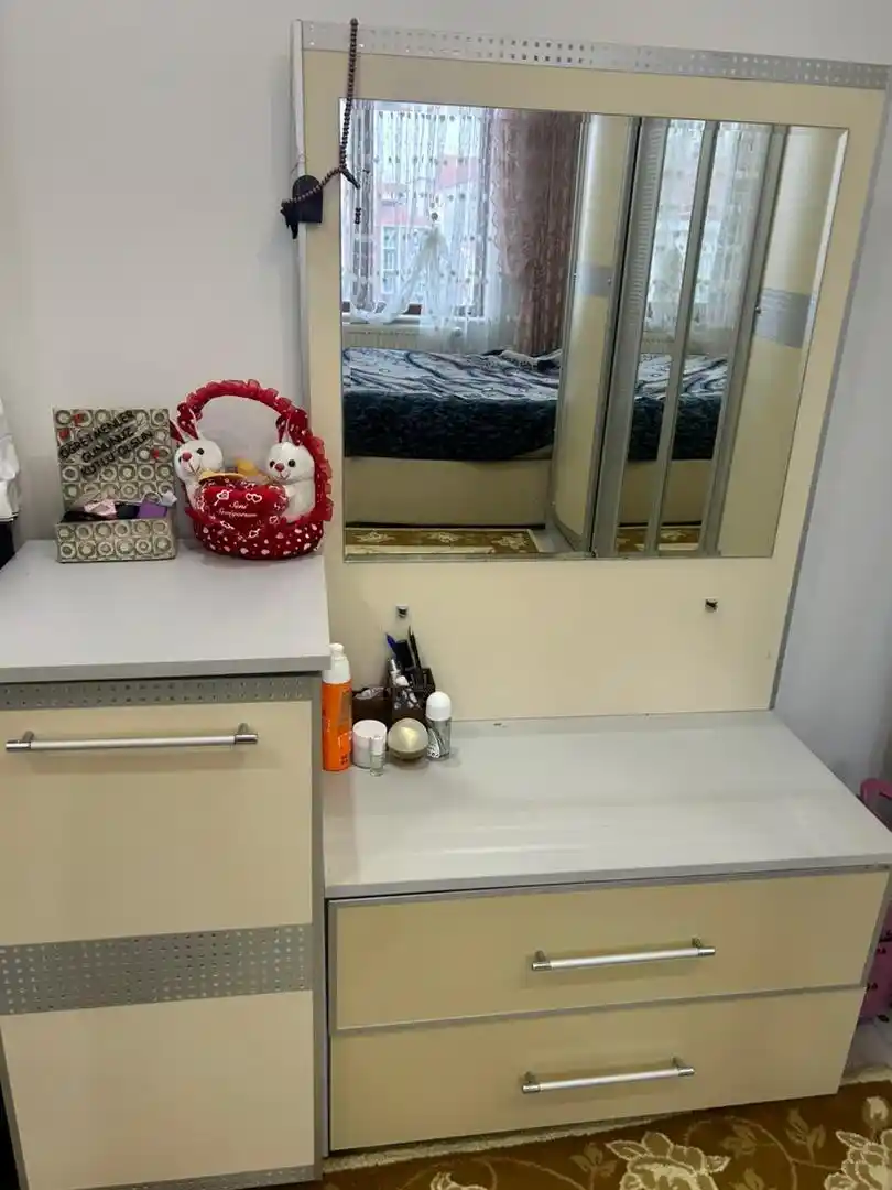 Dolaplı Makyaj Masası Seçenekleri ve Dekorasyon İpuçları 75-90 Karakter