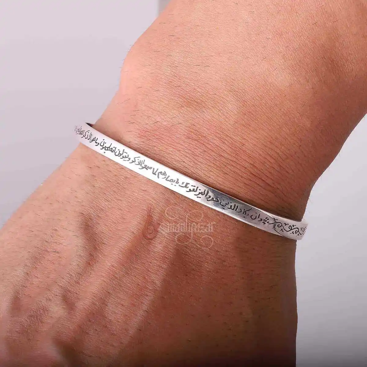 Dualı Bilekliklerle Dekorasyonda Yenilikçi ve Şık Dokunuşlar Yapmanın Yolları