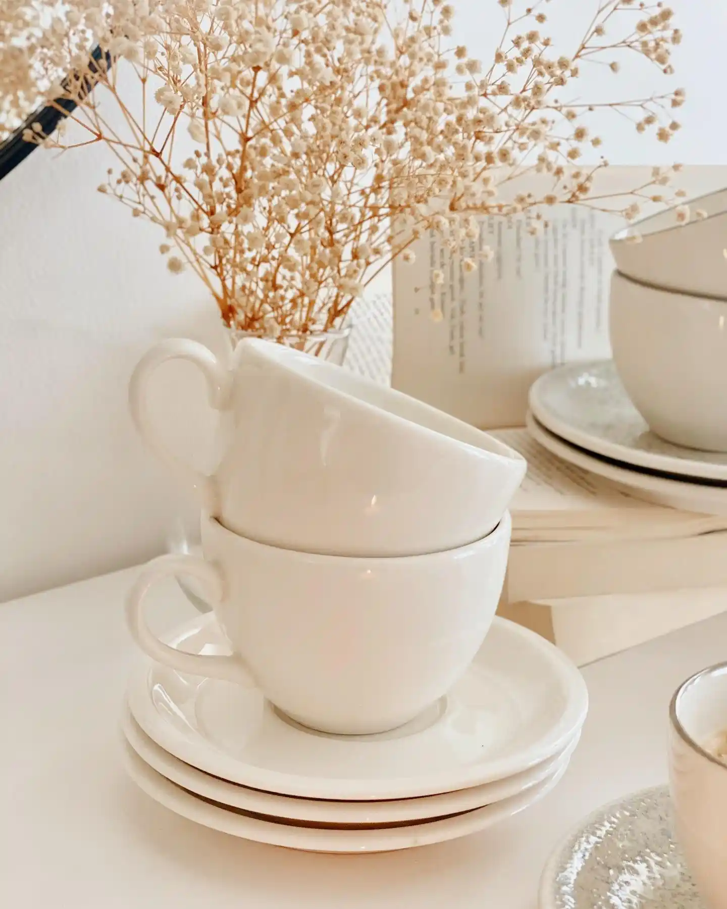 Düz Kahve Fincanı ile Dekorasyonda Zarafetin Detayları ve Modern Kullanım İpuçları