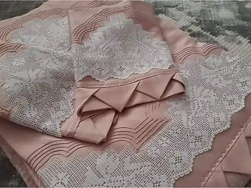 El İşili Dantel Nevresim Takımlarının Dekorasyondaki Önemi ve Fiyat Analizi