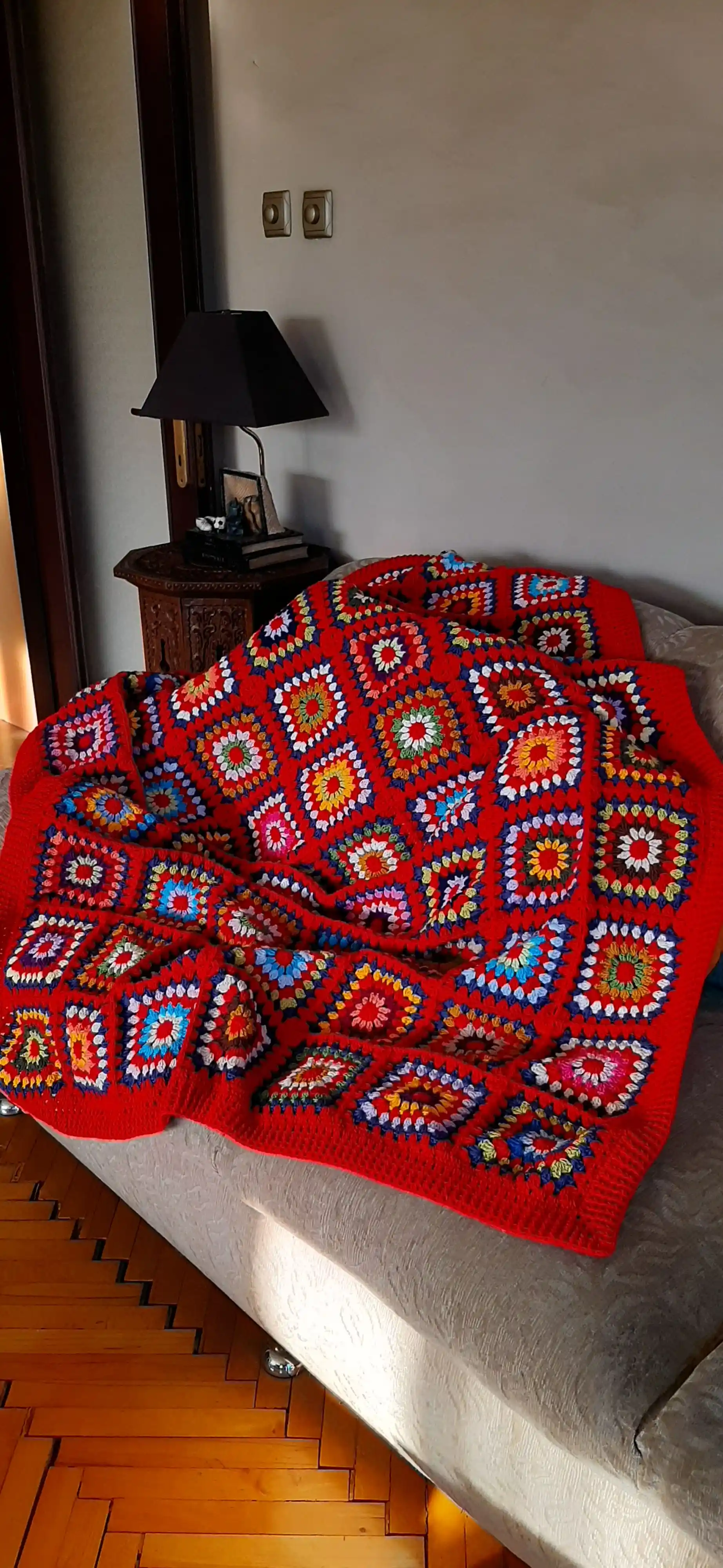 El Örgüsü TV Battaniyesi ile Evinize Sıcaklık ve Şıklık Katın