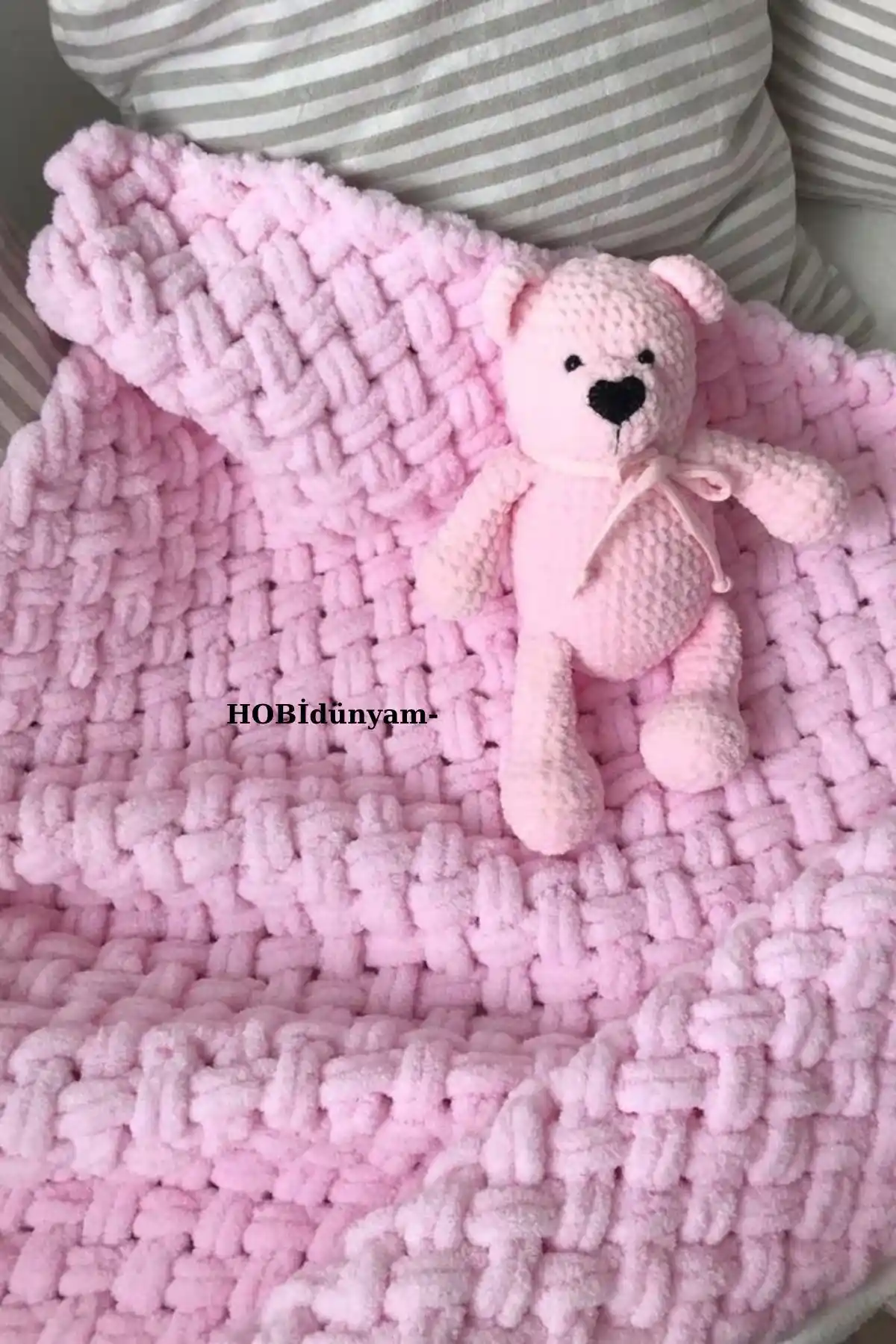 El Yapımı Bebek Battaniyesi Dekorasyonda Sıcaklık ve Zarafetin Birleşimi