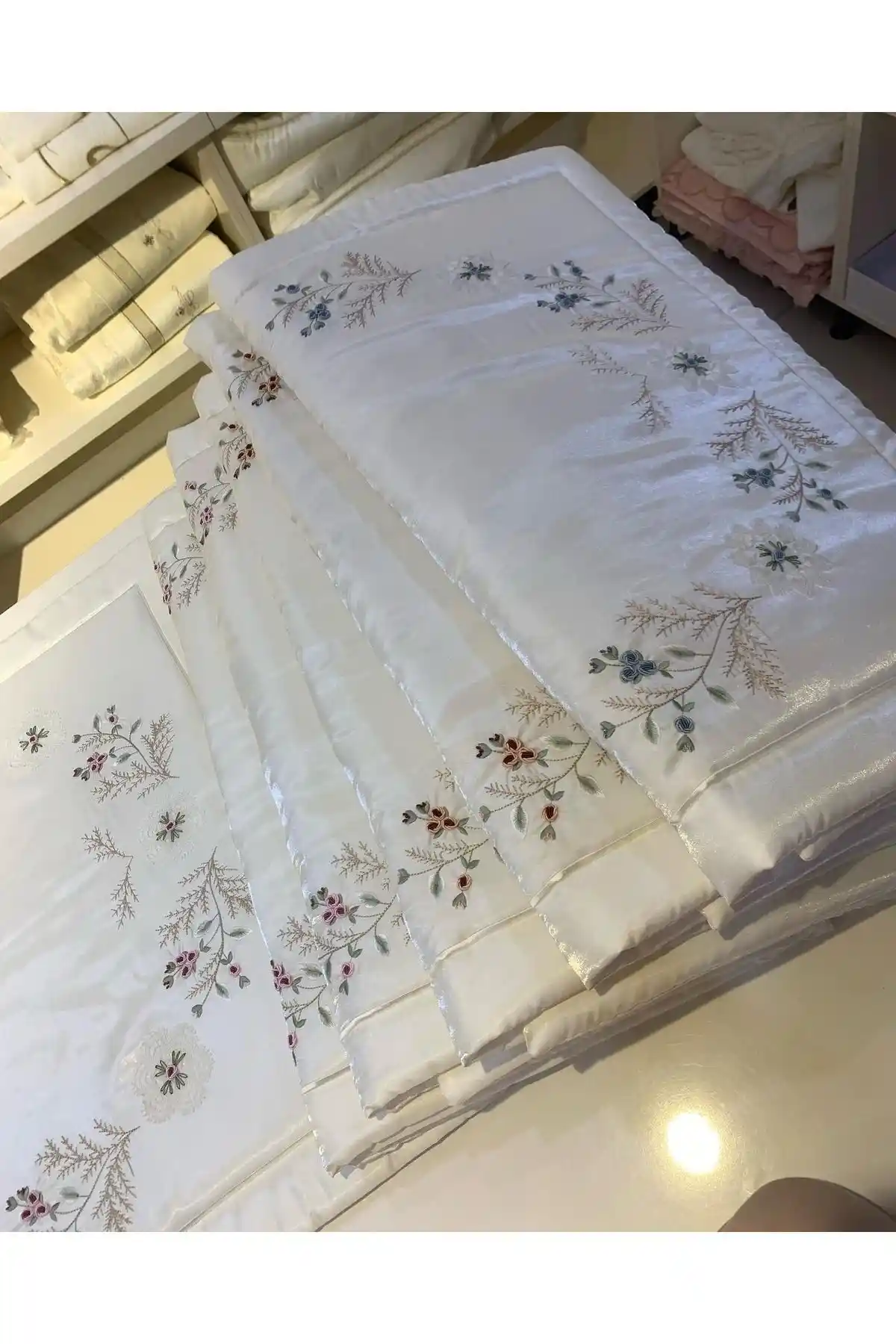 Elyaflı Pike ile Ev Dekorasyonunda Konfor ve Estetiğin Mükemmel Buluşması