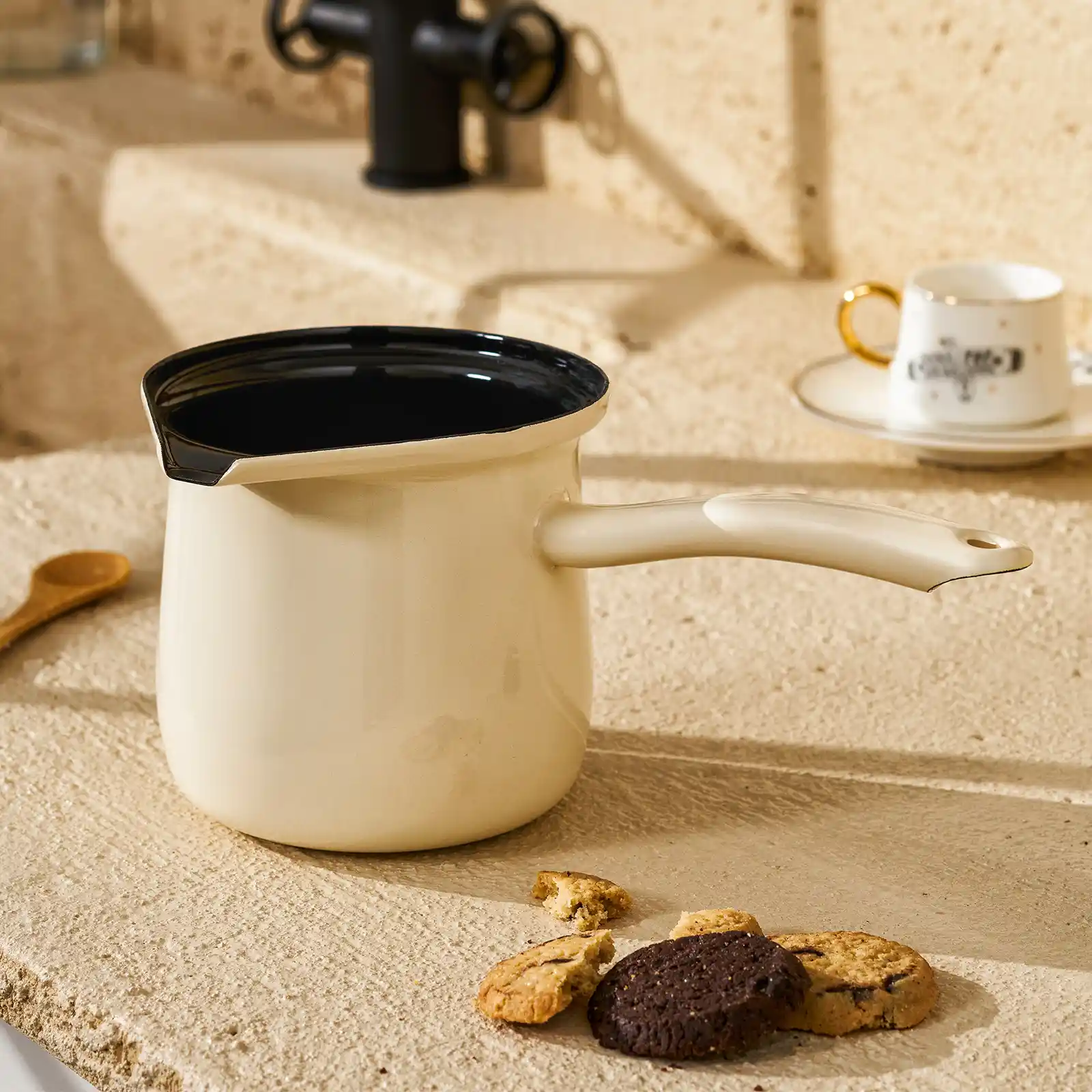 Emsan Artisan Emaye Serisi: Modern ve Vintage Dekorasyon İçin Dayanıklı Mutfak Ürünleri