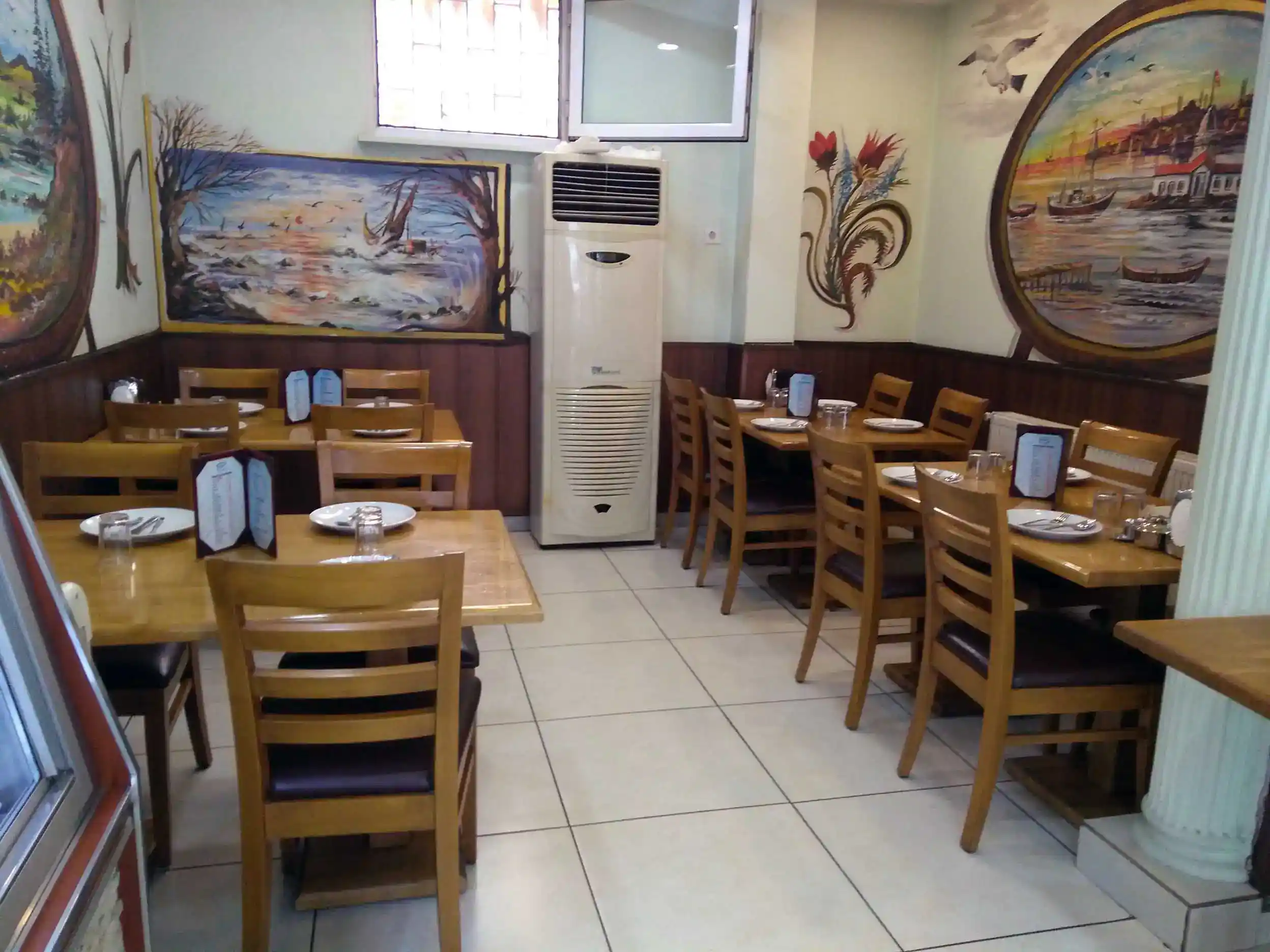 Erdemli’de Mavi Sofra Temasıyla Dekorasyon Fikirleri ve İlham Veren Detaylar