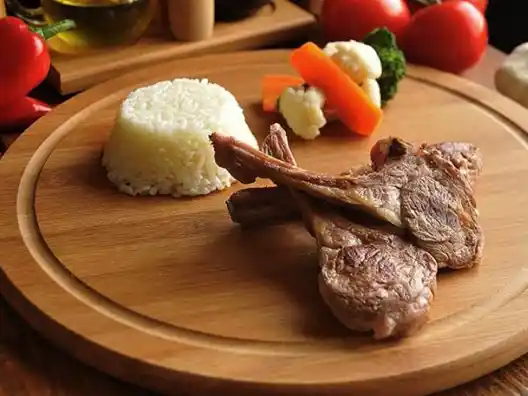 Et Sunum Tabaklarıyla Dekorasyonunuza Şıklık Katmanın Yolları ve En Güzel Fikirler