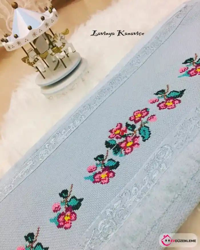 Ev Dekorasyonuna Şıklık Katan Kanaviçe Havlu Örnekleri ve Kullanım İpuçları