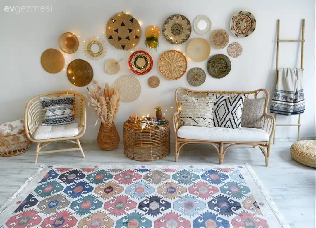Ev Dekorasyonunda Duvar Süsleriyle Mekâna Özgünlük ve Şıklık Katma Rehberi