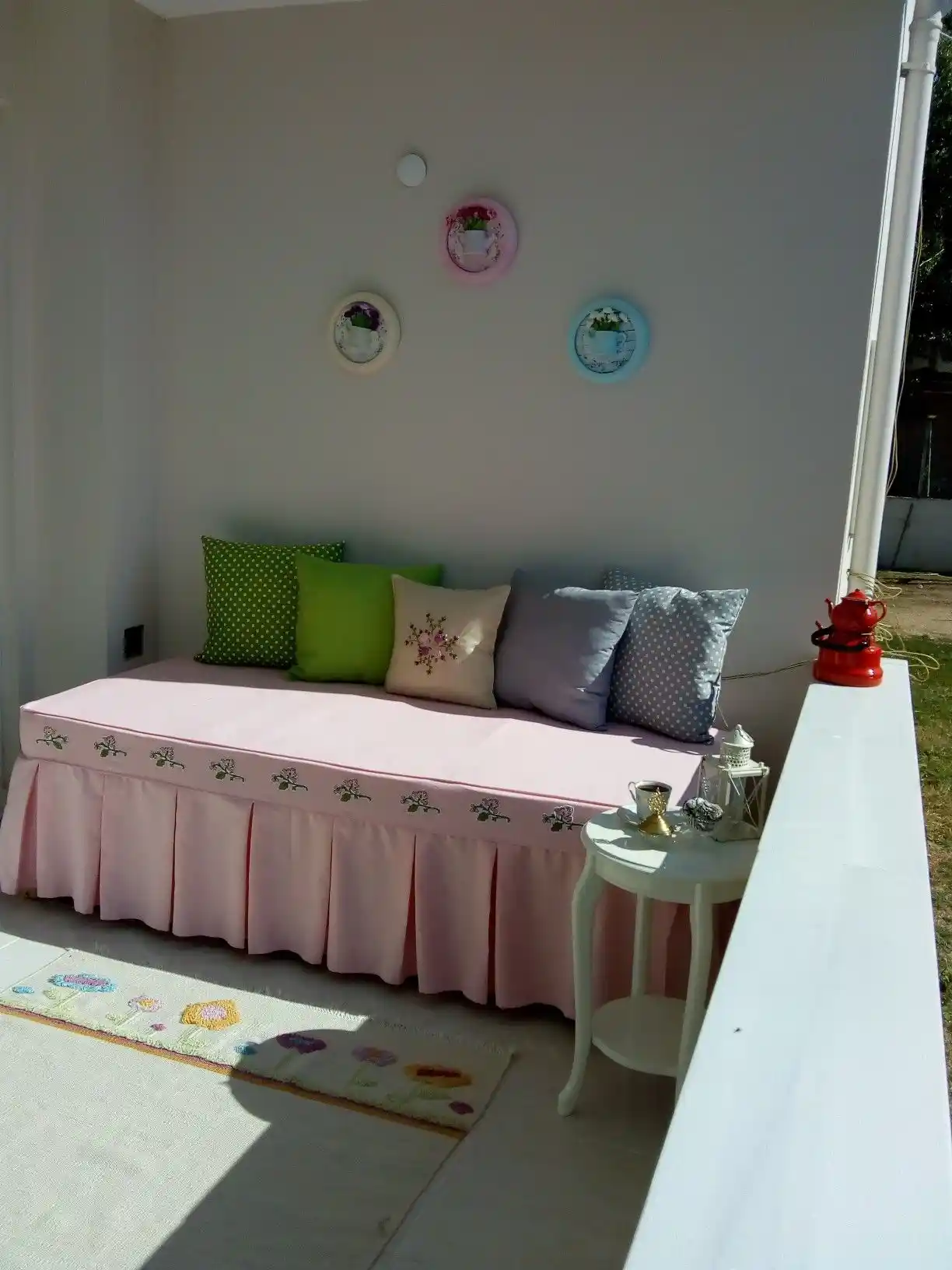 Ev Dekorasyonunda Şıklık ve Konfor İçin Doğru Divan Örtüsü Seçenekleri