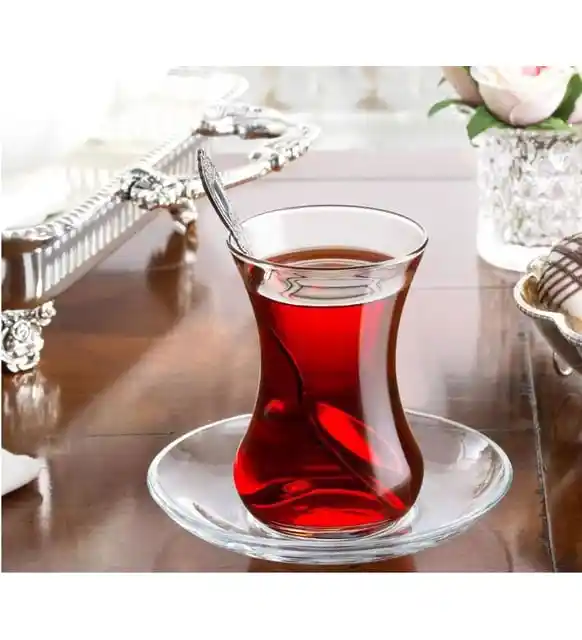 Flamingo Çay Bardağı ile Modern ve Renkli Dekorasyon Trendleri 2024