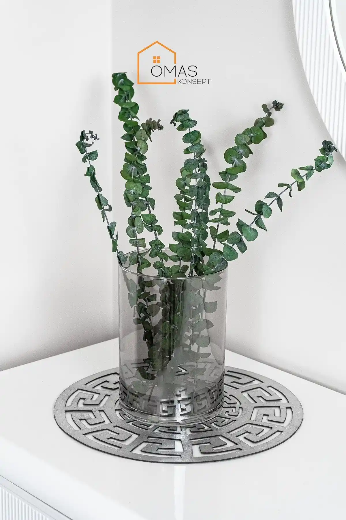 Füme Cam Vazo Dekorasyonunda Zarafet ve Şıklık İçin Modern ve Şık Seçenekler