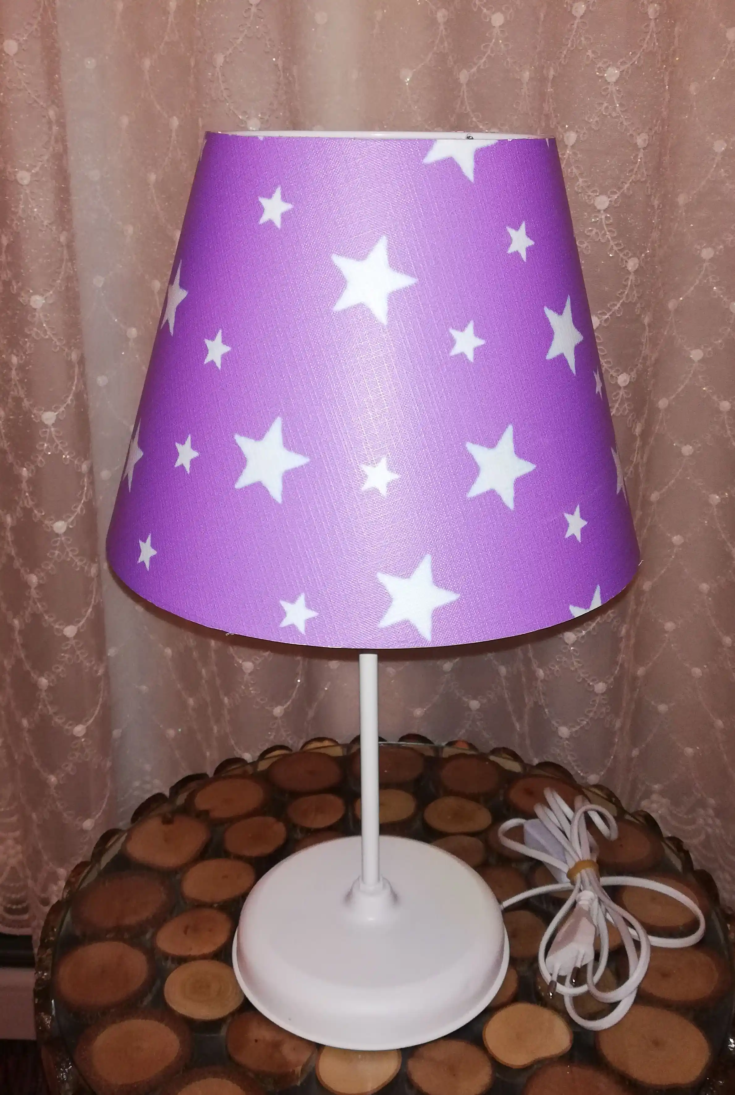 Genç Odası Dekorasyonunda Abajur Seçimi ve Stil Uyumları Hakkında Kapsamlı Rehber