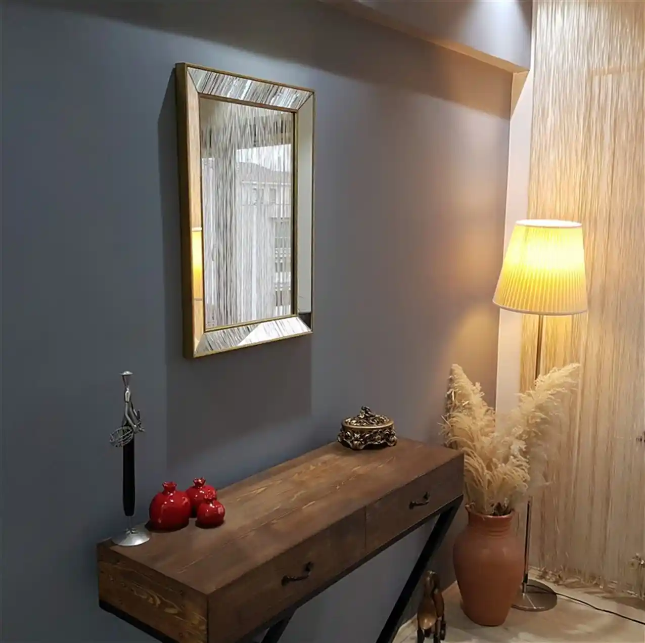 Gold Çerçeveli Aynalar ile Mekanlarınıza Zarafet Katmanın Yolları ve Dekorasyon İpuçları