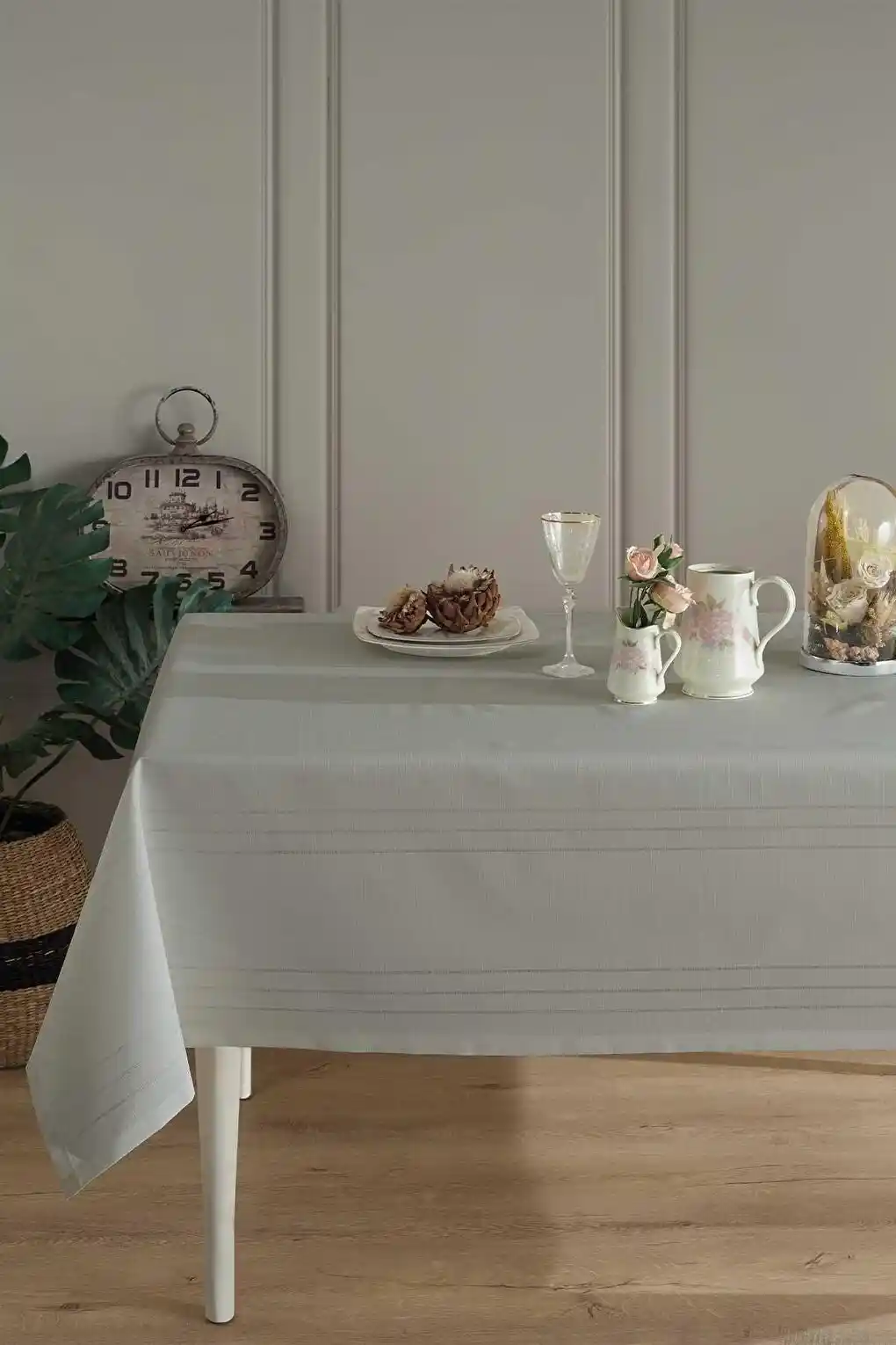 Gri Masa Örtüsü ile Dekorasyonun Şıklığını Artırmanın Yolları ve Uyum İpuçları