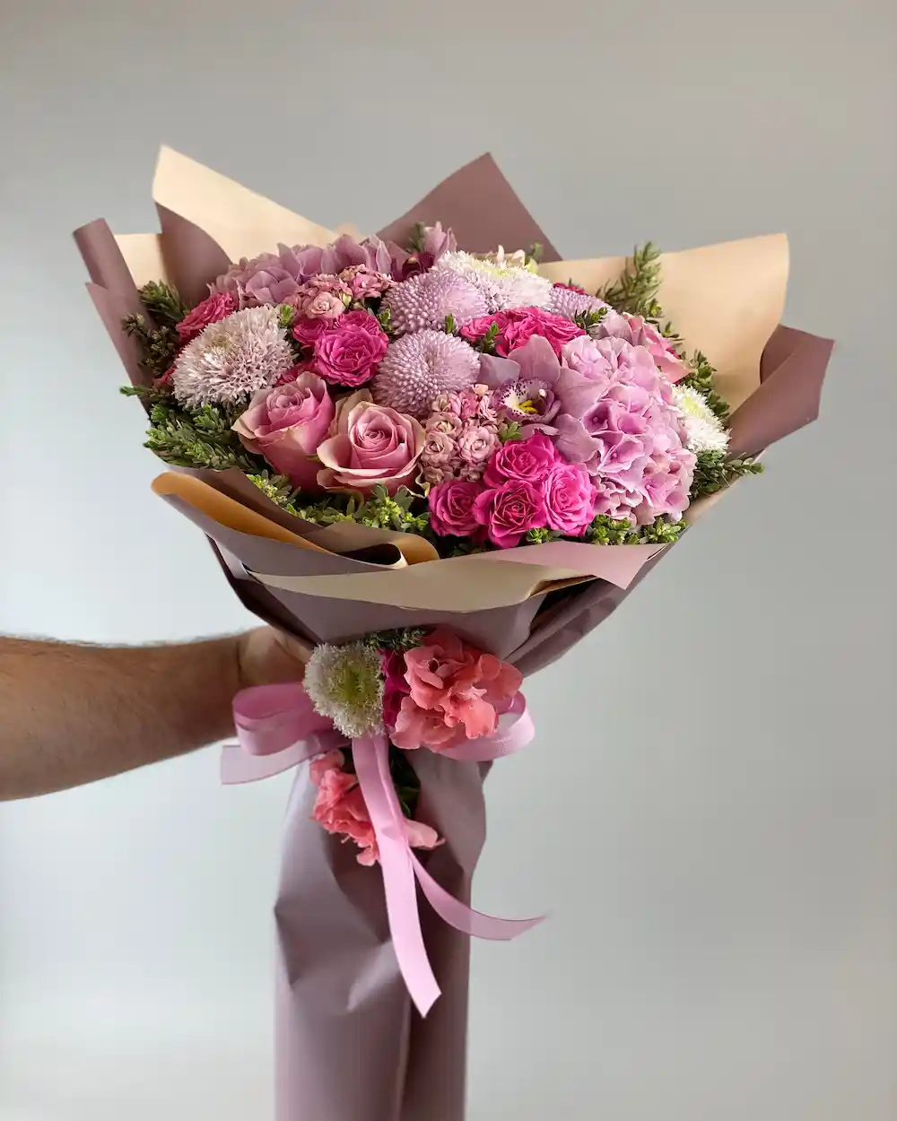 Güzel Çiçek Buketleri ile Dekorasyonda Zarafetin ve Doğallığın Yansıması