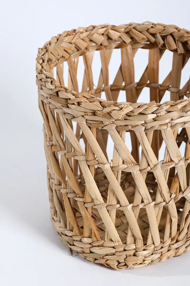 Hasır Çiçek Saksısı: Doğallık ve Şıklığı Bir Arada Sunan Dekorasyon Ürünü