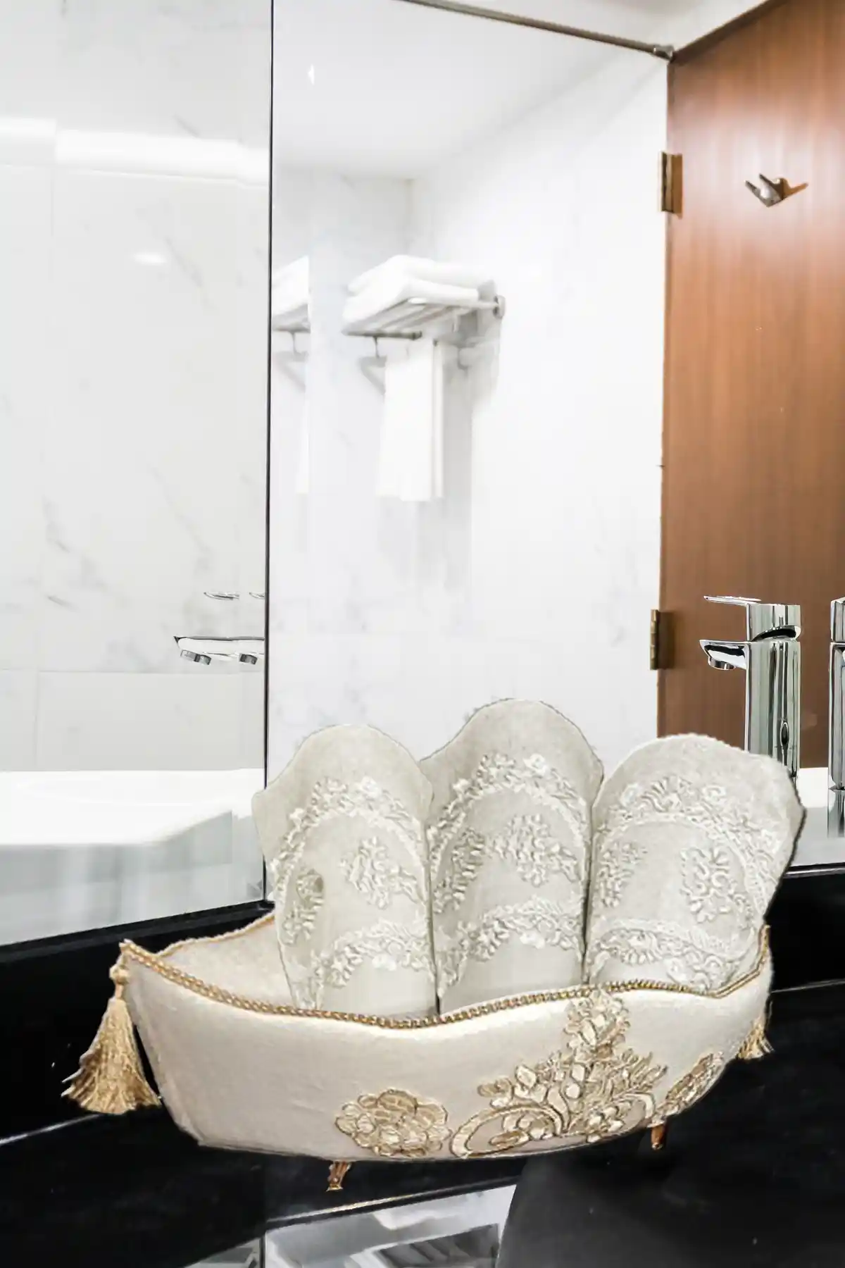 Havlu Koyma Sepetleri: Dekoratif ve Fonksiyonel Banyo Saklama Çözümleri